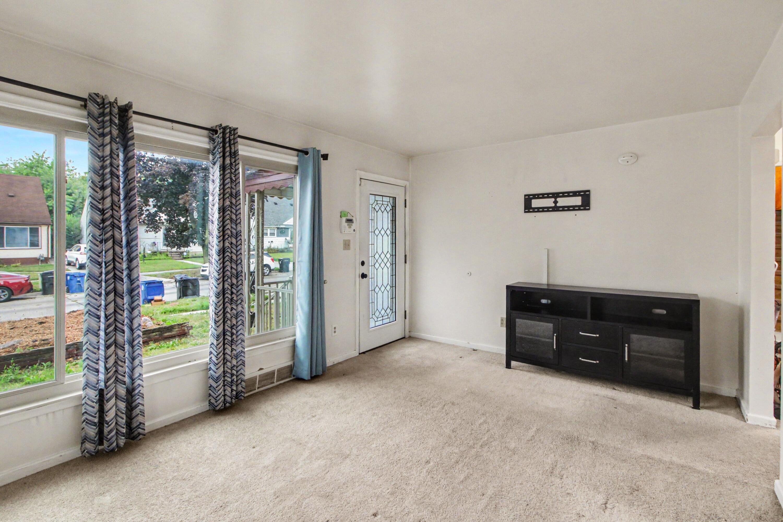 18286 Denby Street Property Photo 6