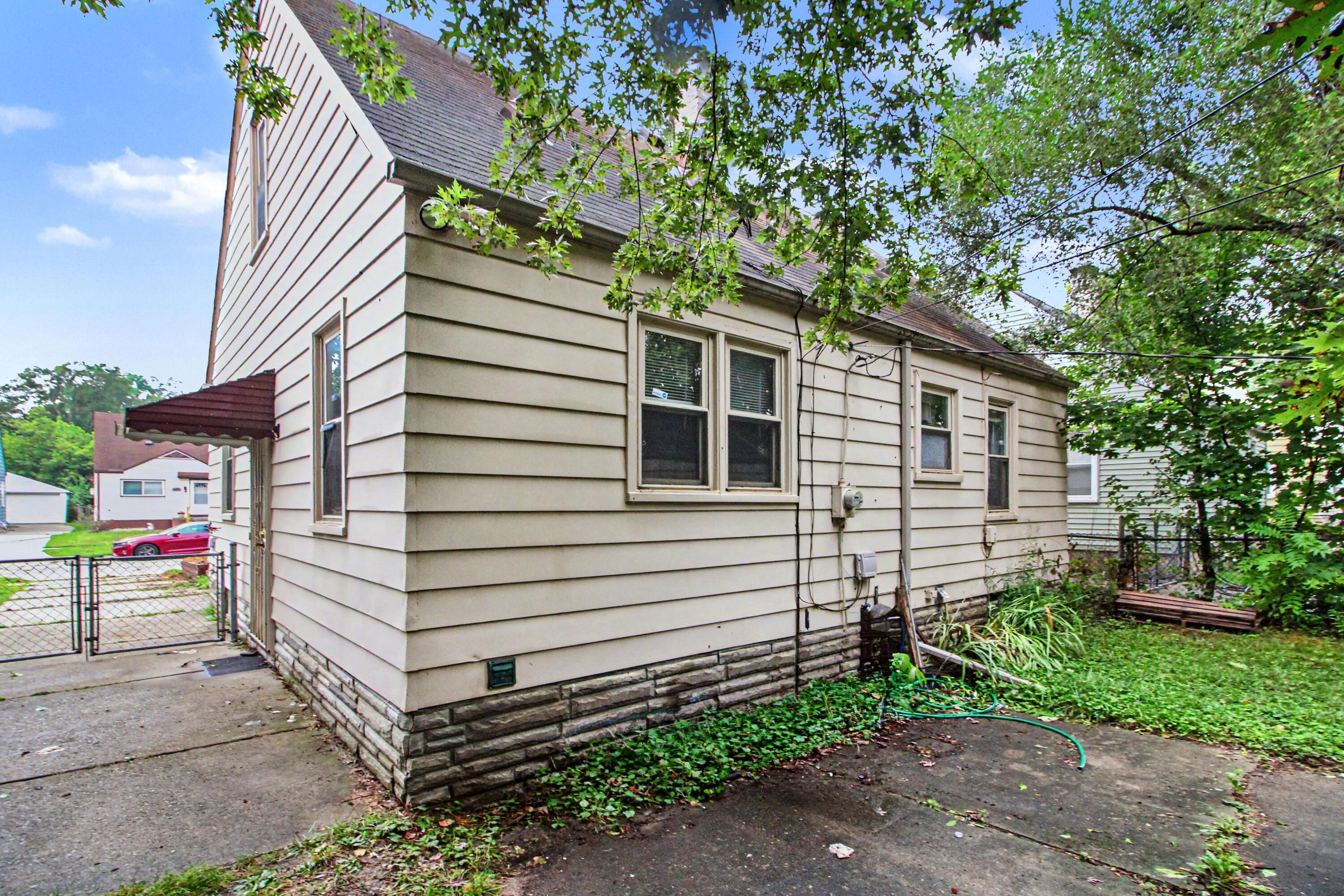 18286 Denby Street Property Photo 17