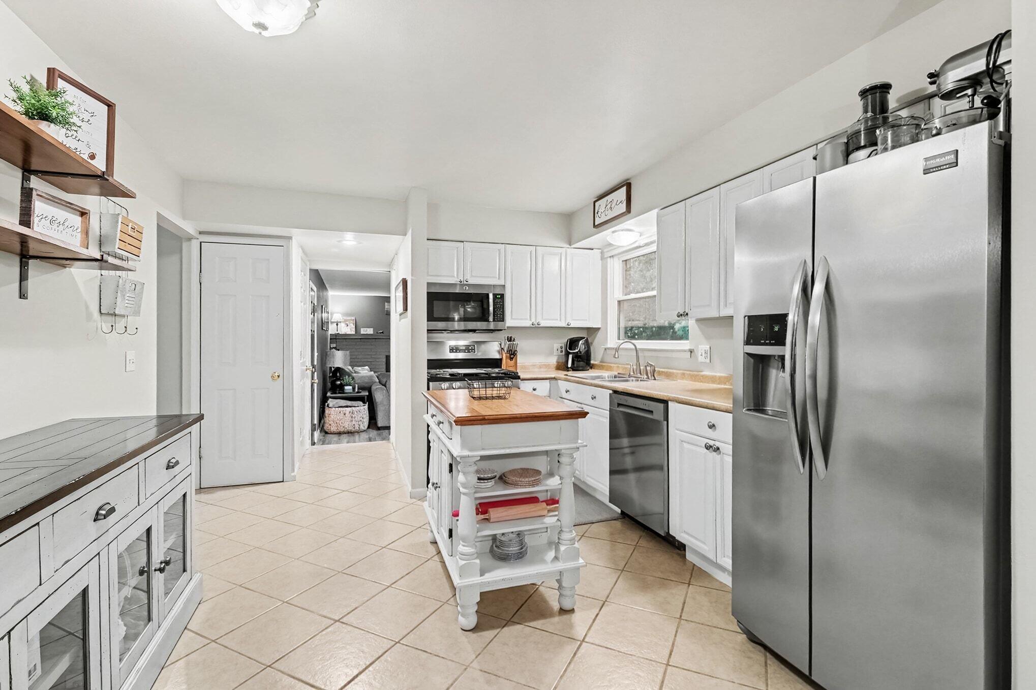 542 Eastlook Drive Property Photo 13