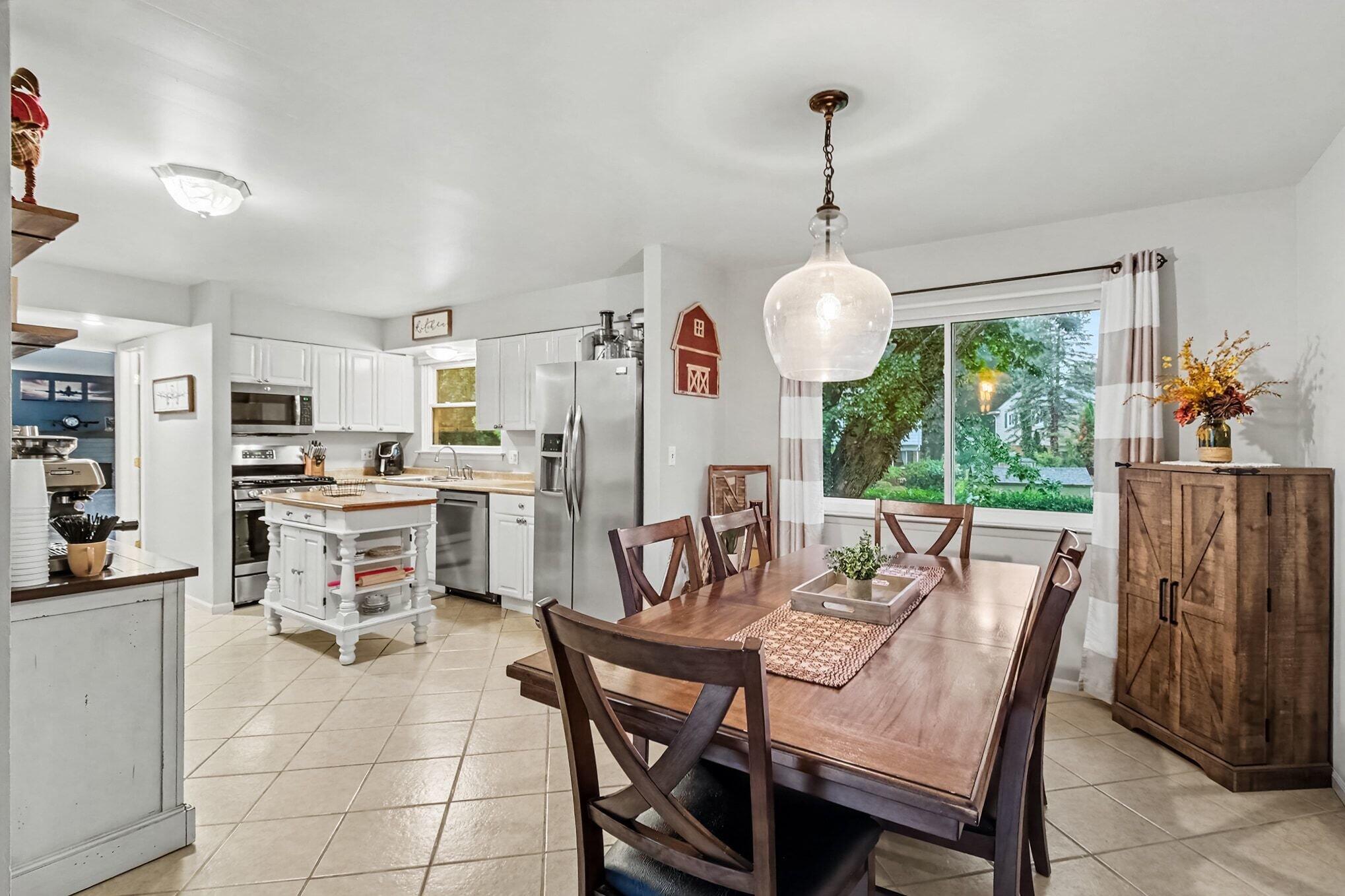 542 Eastlook Drive Property Photo 15