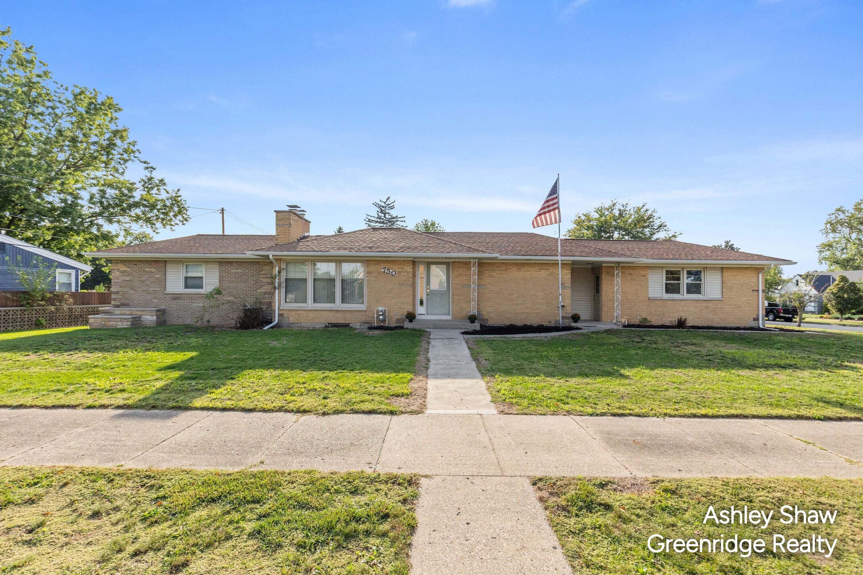 750 Pine Avenue Property Photo 1