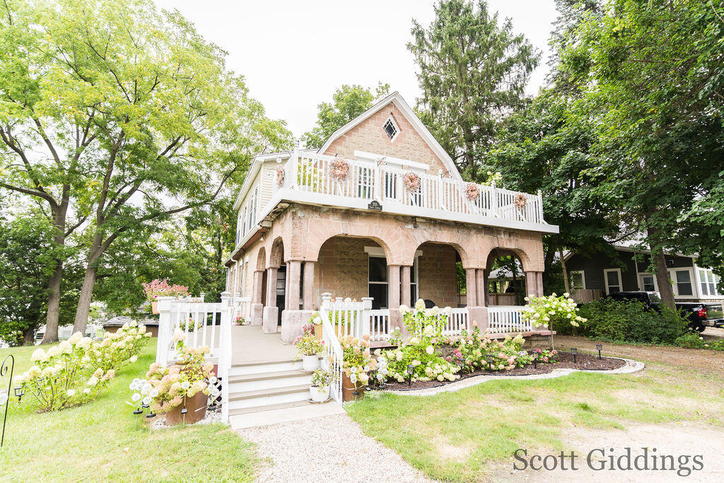 205 S Lincoln Street Property Photo 1