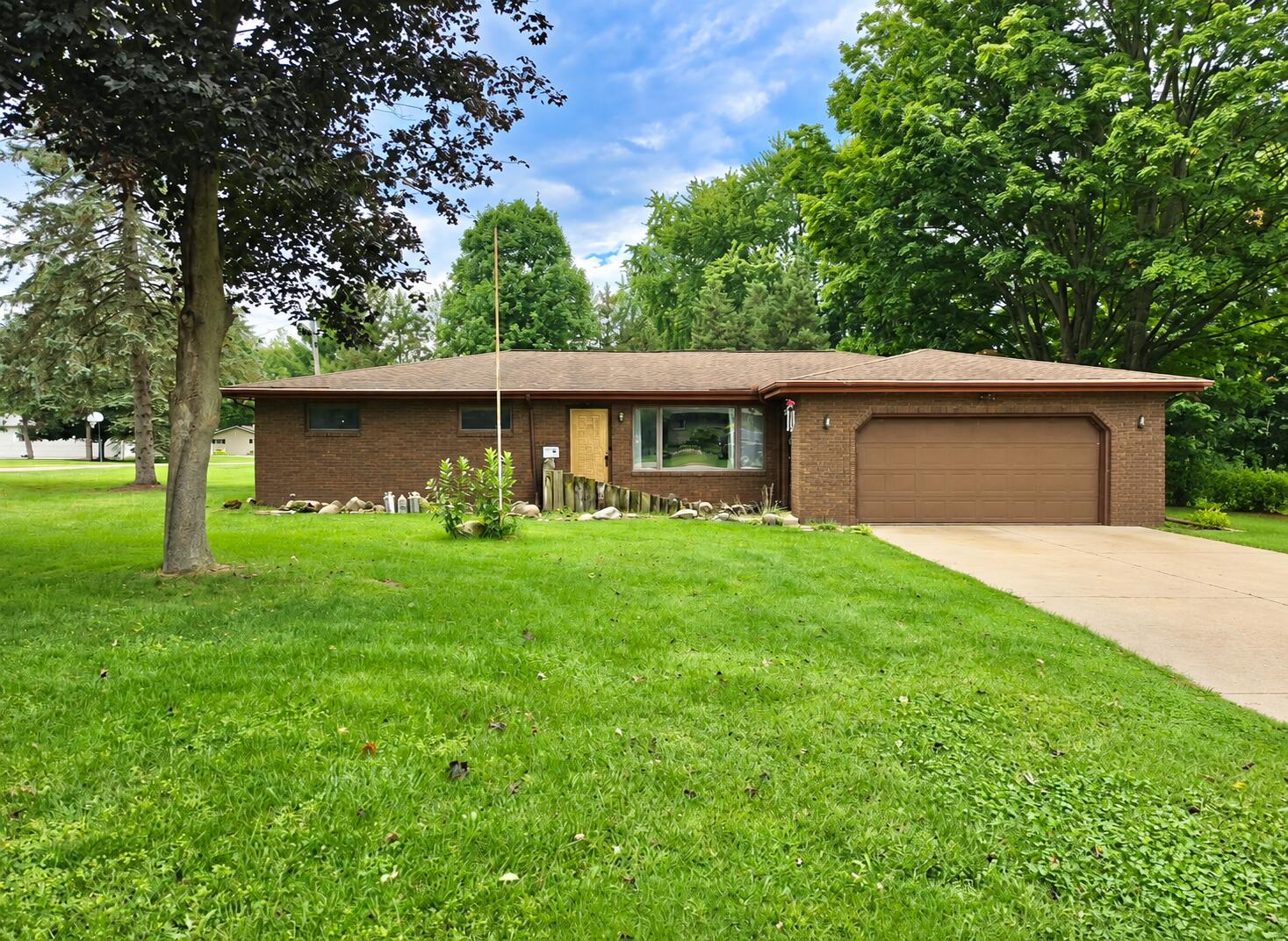 4850 Shore Drive Property Photo 1