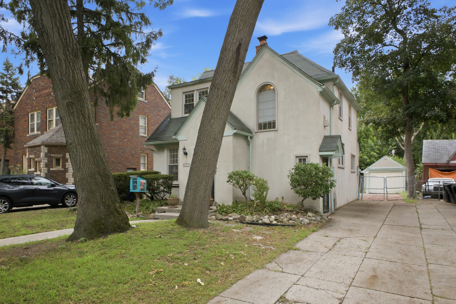 16587 La Salle Avenue Property Photo 2