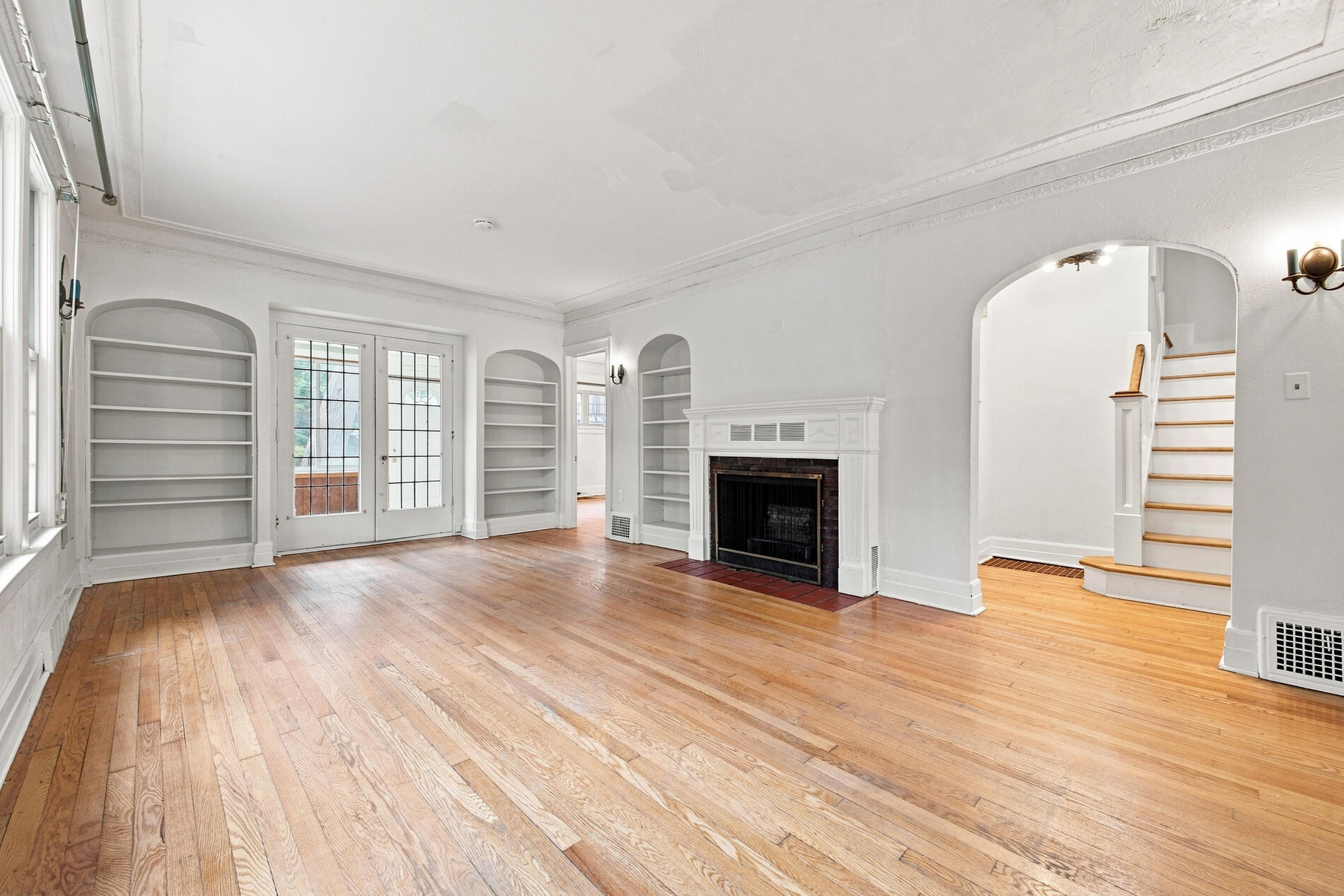 16587 La Salle Avenue Property Photo 4