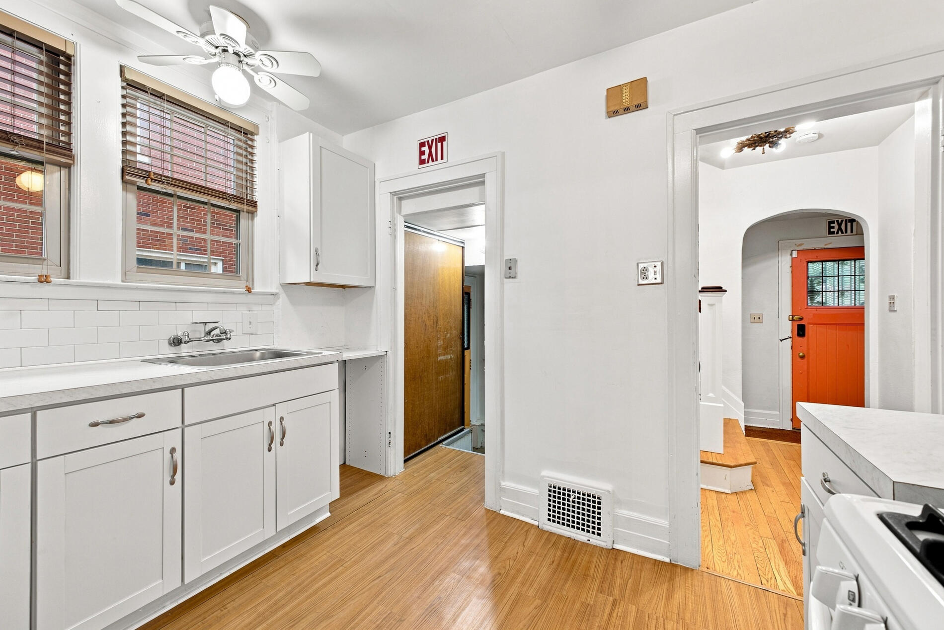 16587 La Salle Avenue Property Photo 10