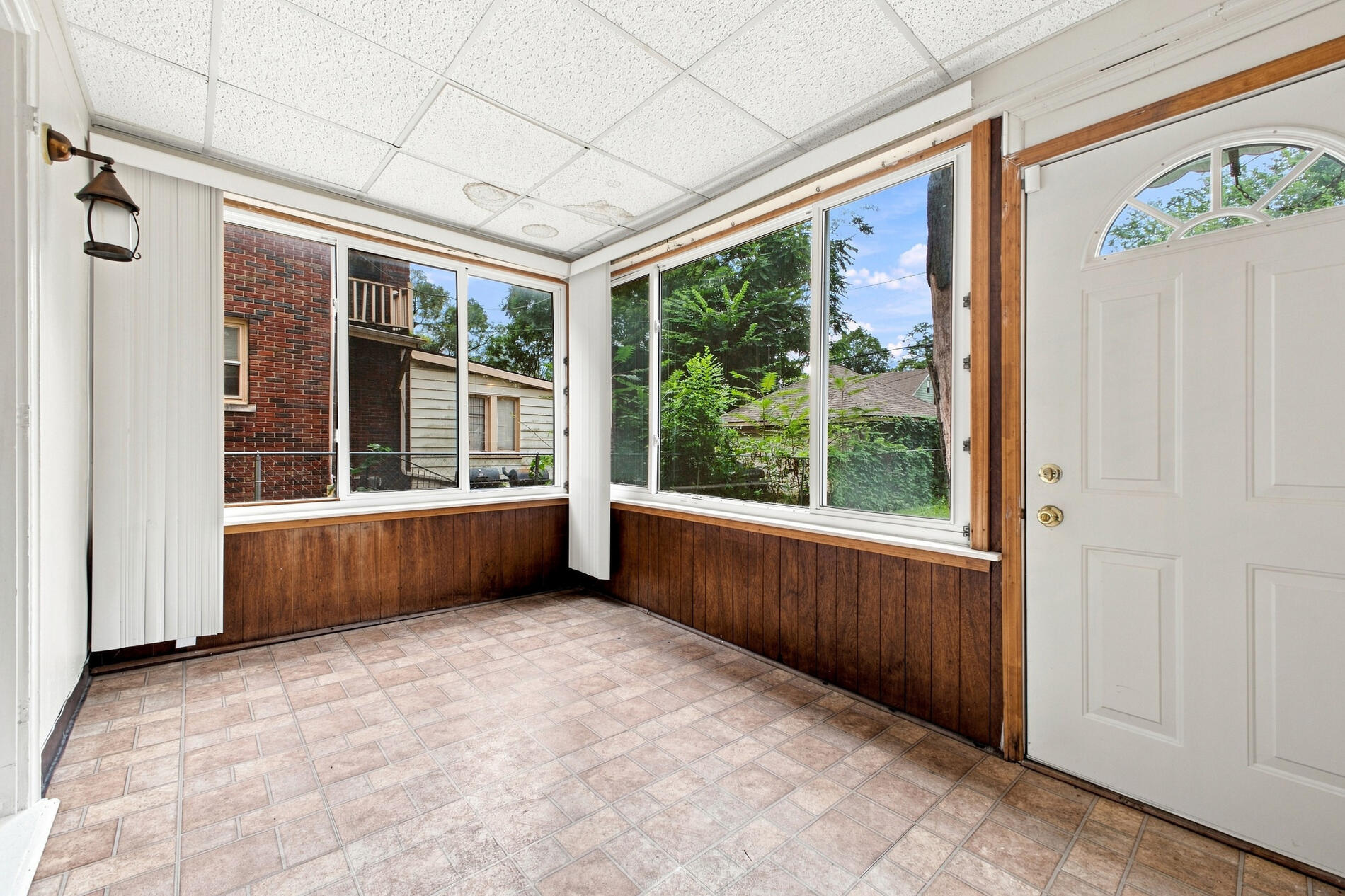 16587 La Salle Avenue Property Photo 11