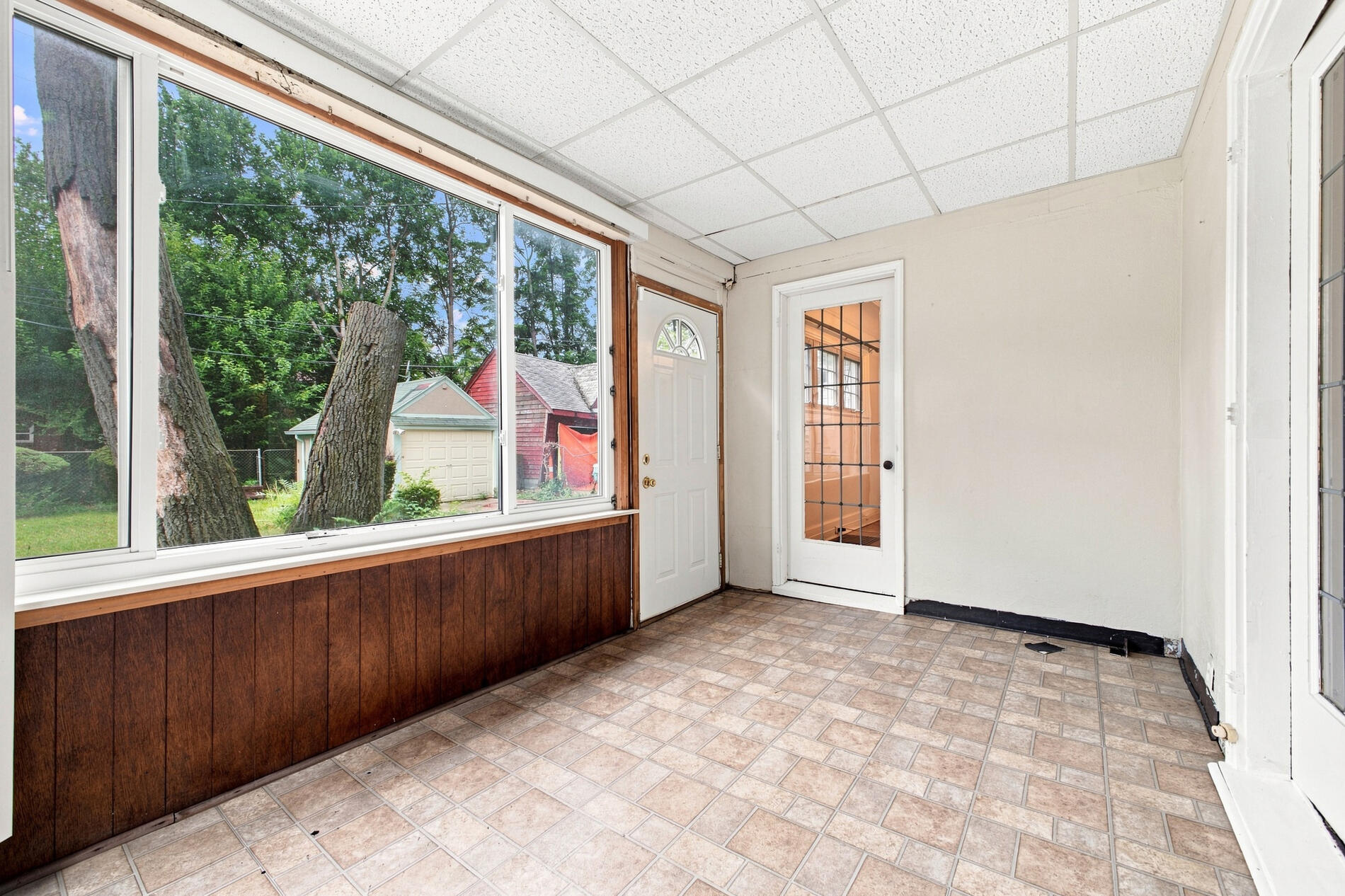 16587 La Salle Avenue Property Photo 13