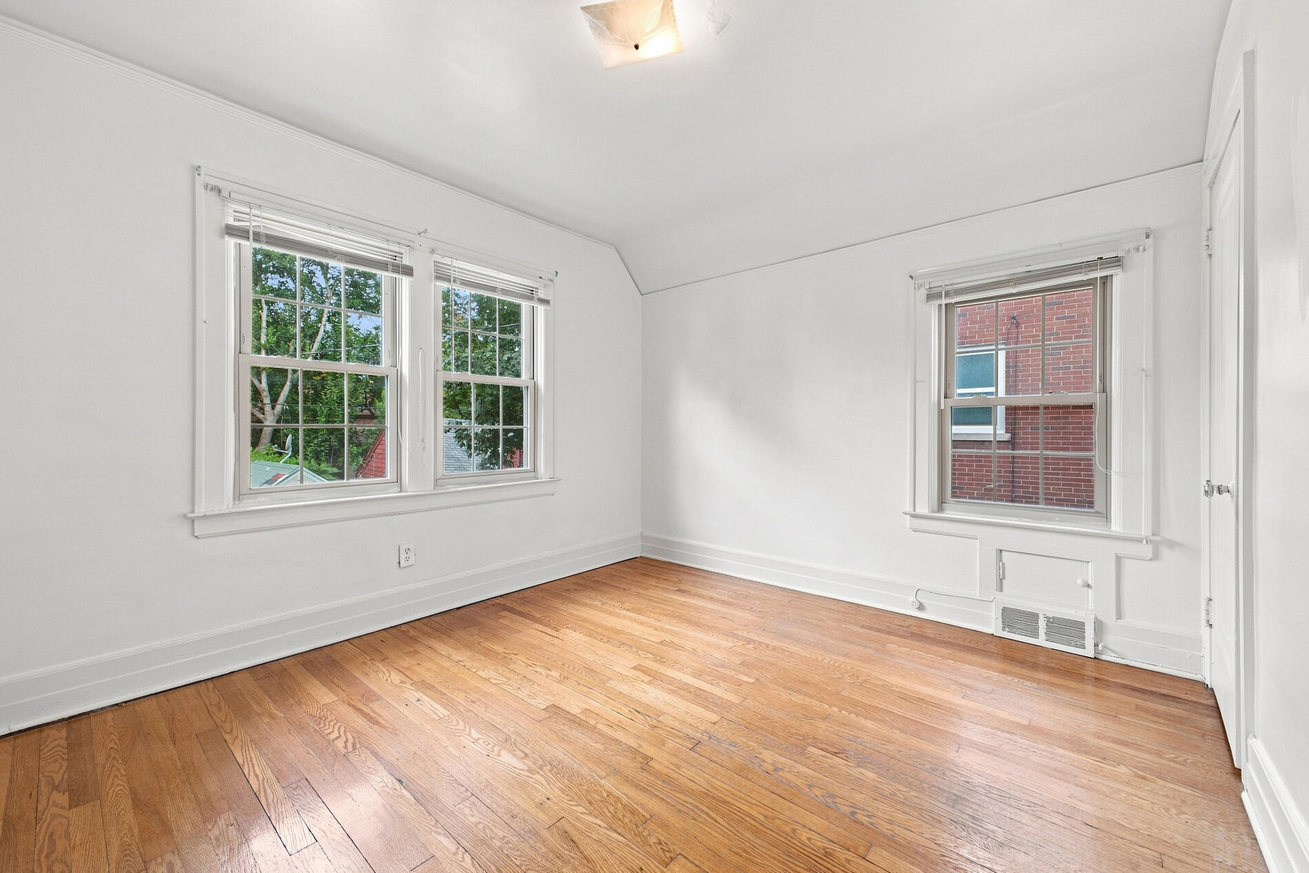 16587 La Salle Avenue Property Photo 14