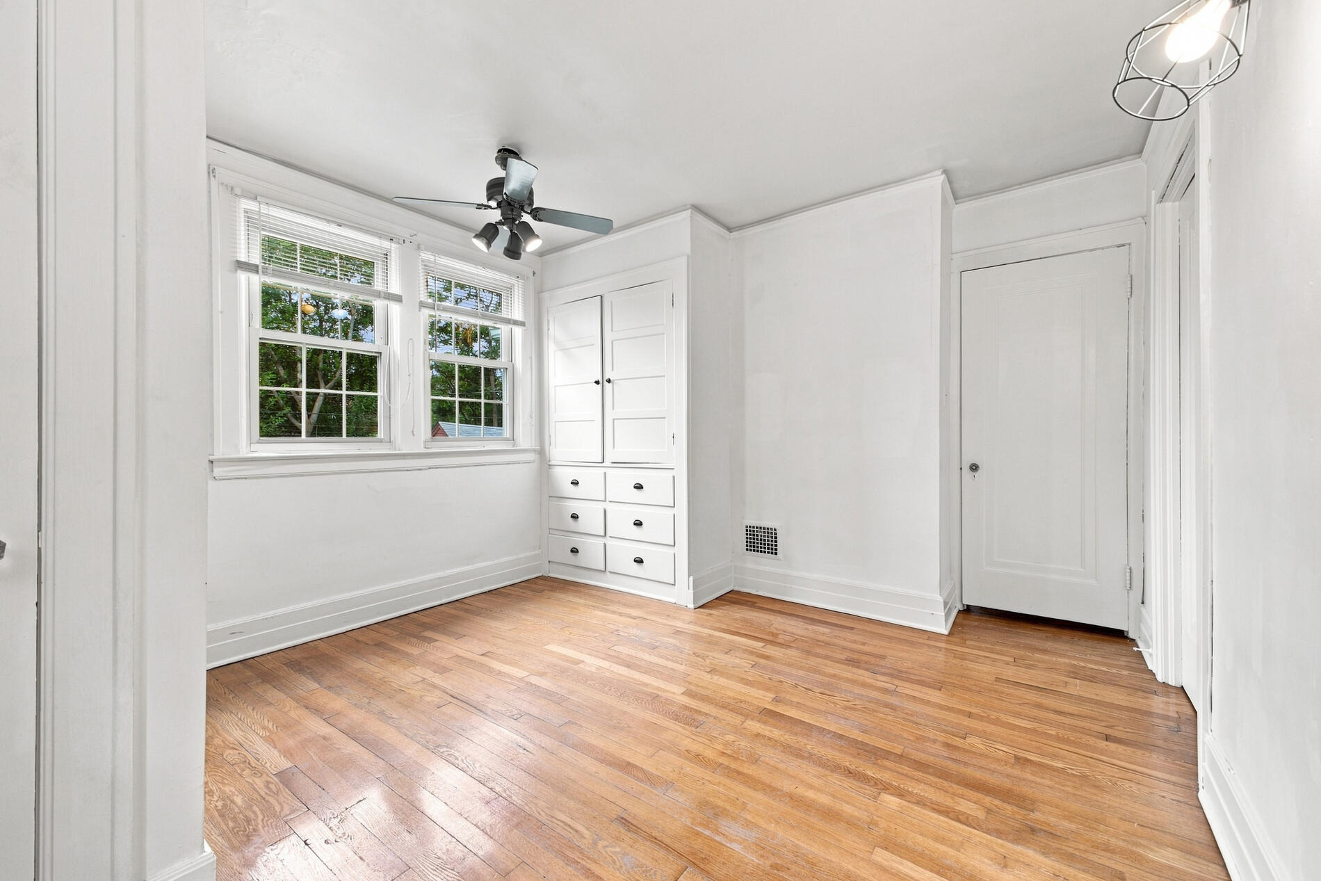 16587 La Salle Avenue Property Photo 16