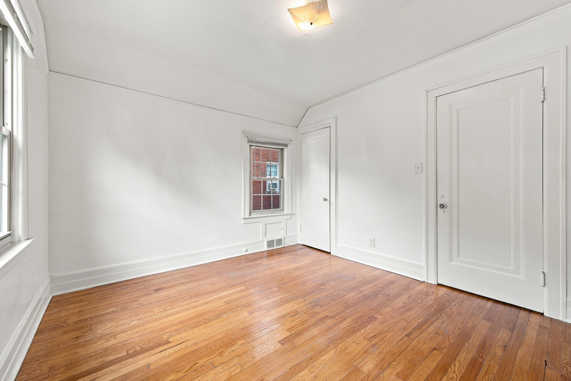 16587 La Salle Avenue Property Photo 17