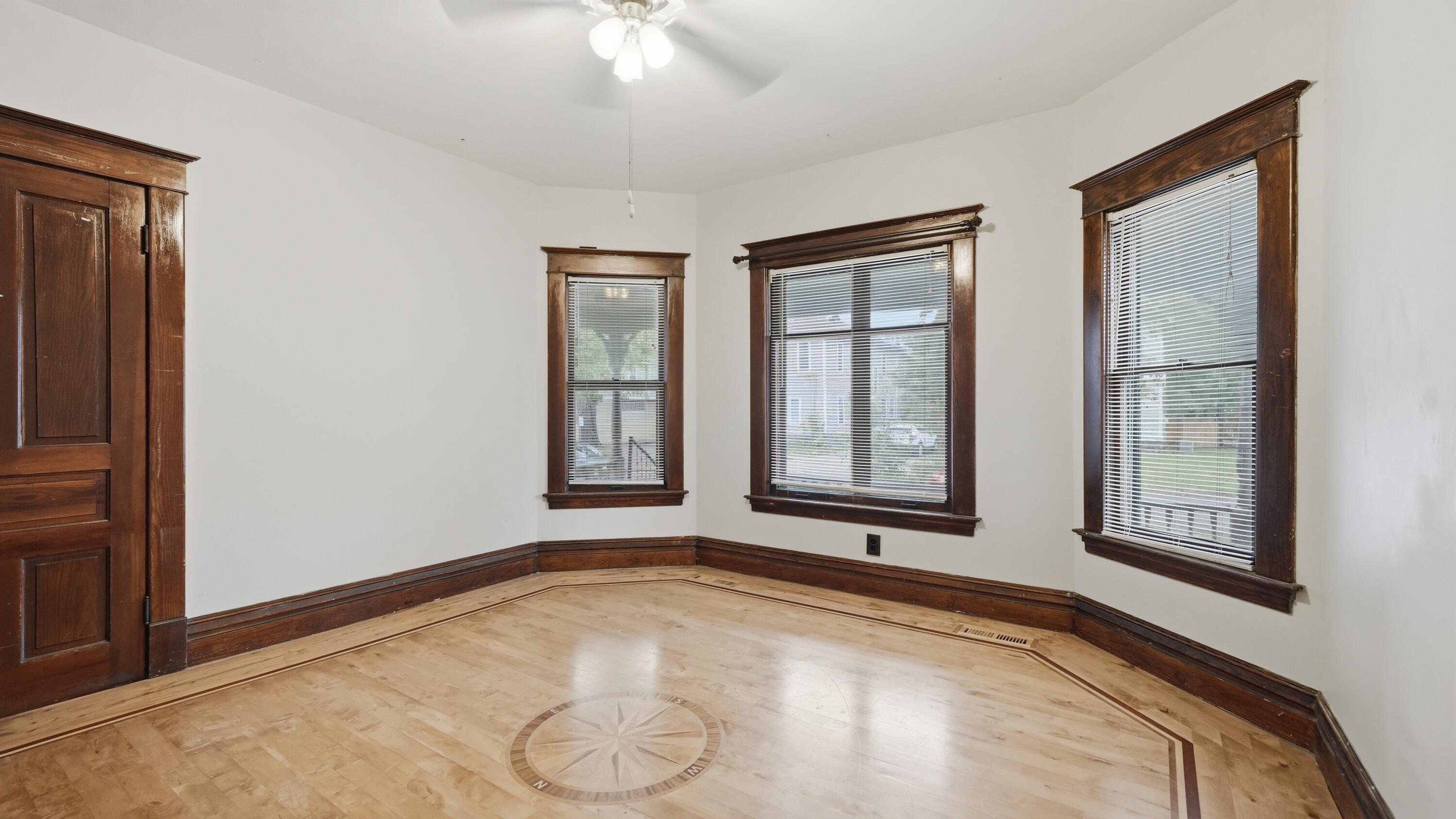 712 W Walnut Street Property Photo 8