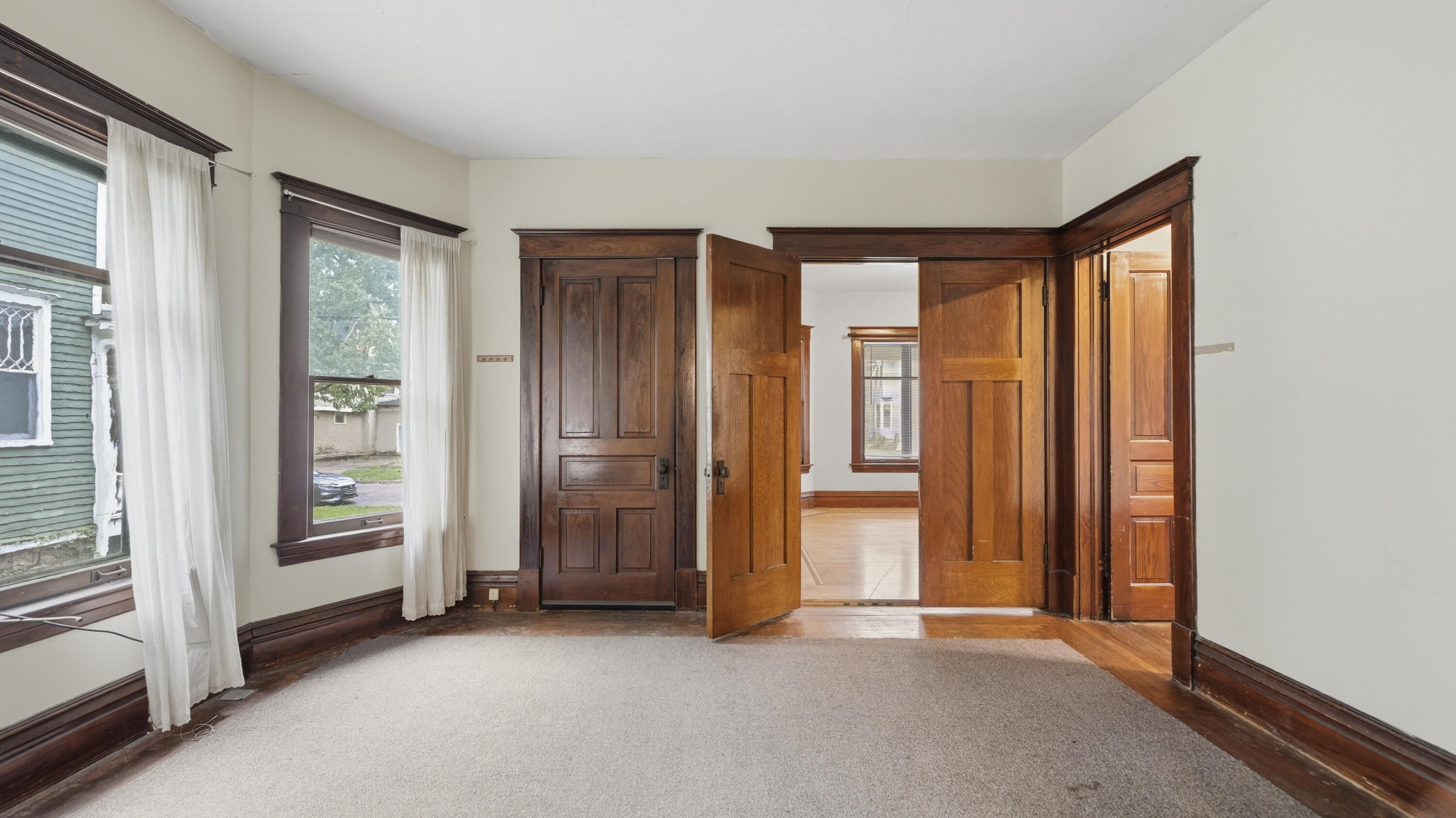 712 W Walnut Street Property Photo 10