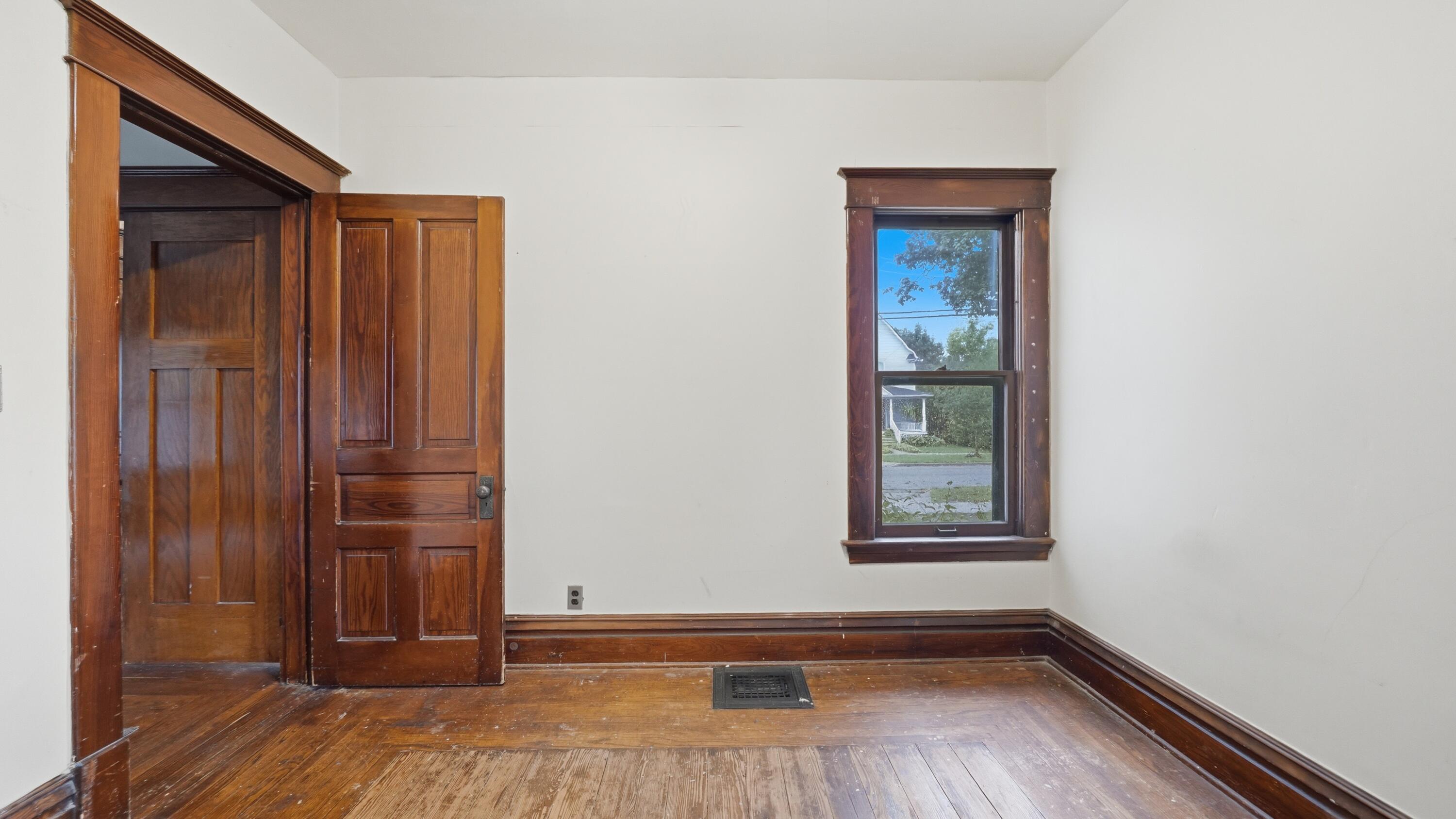 712 W Walnut Street Property Photo 13