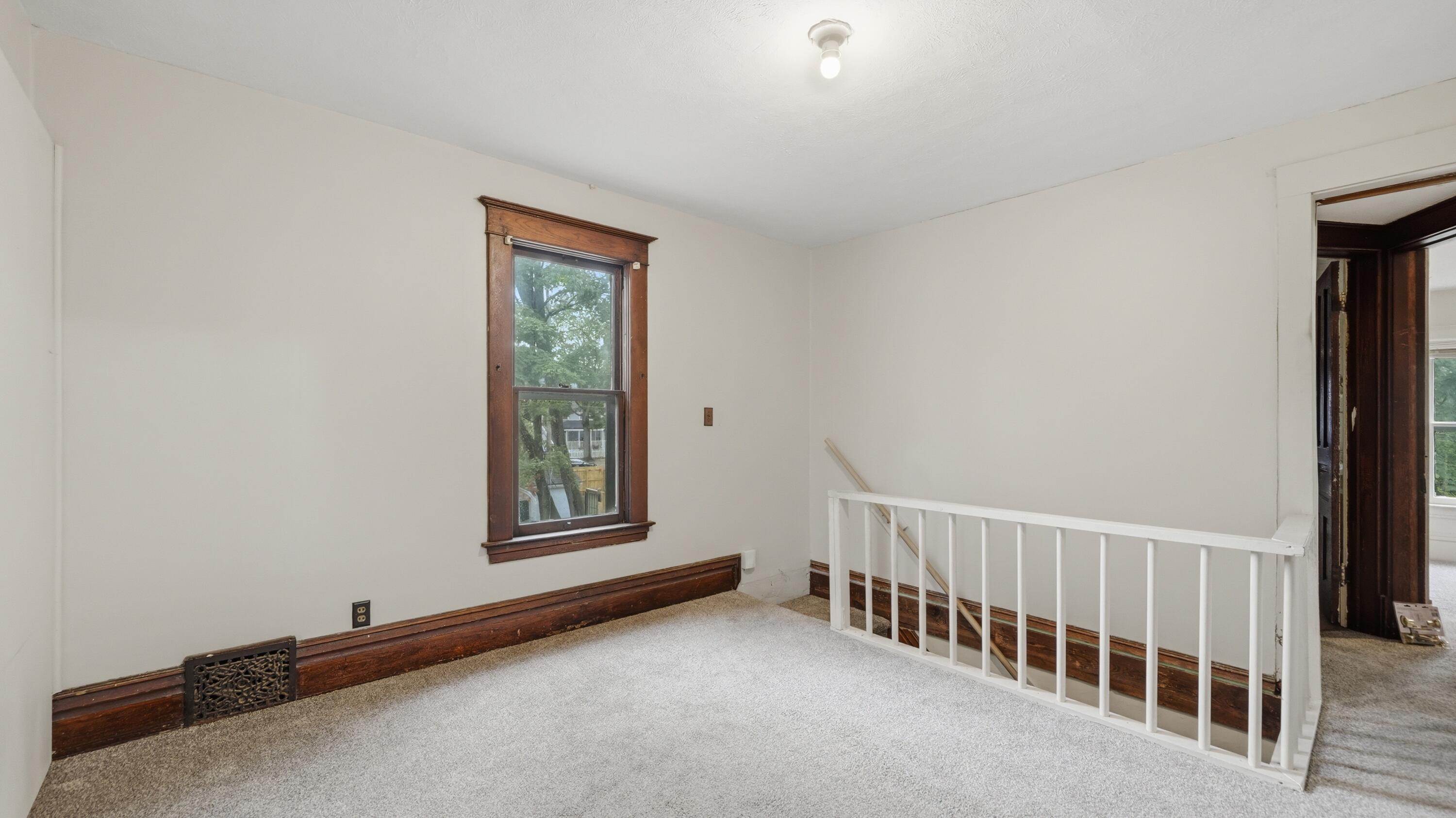 712 W Walnut Street Property Photo 15