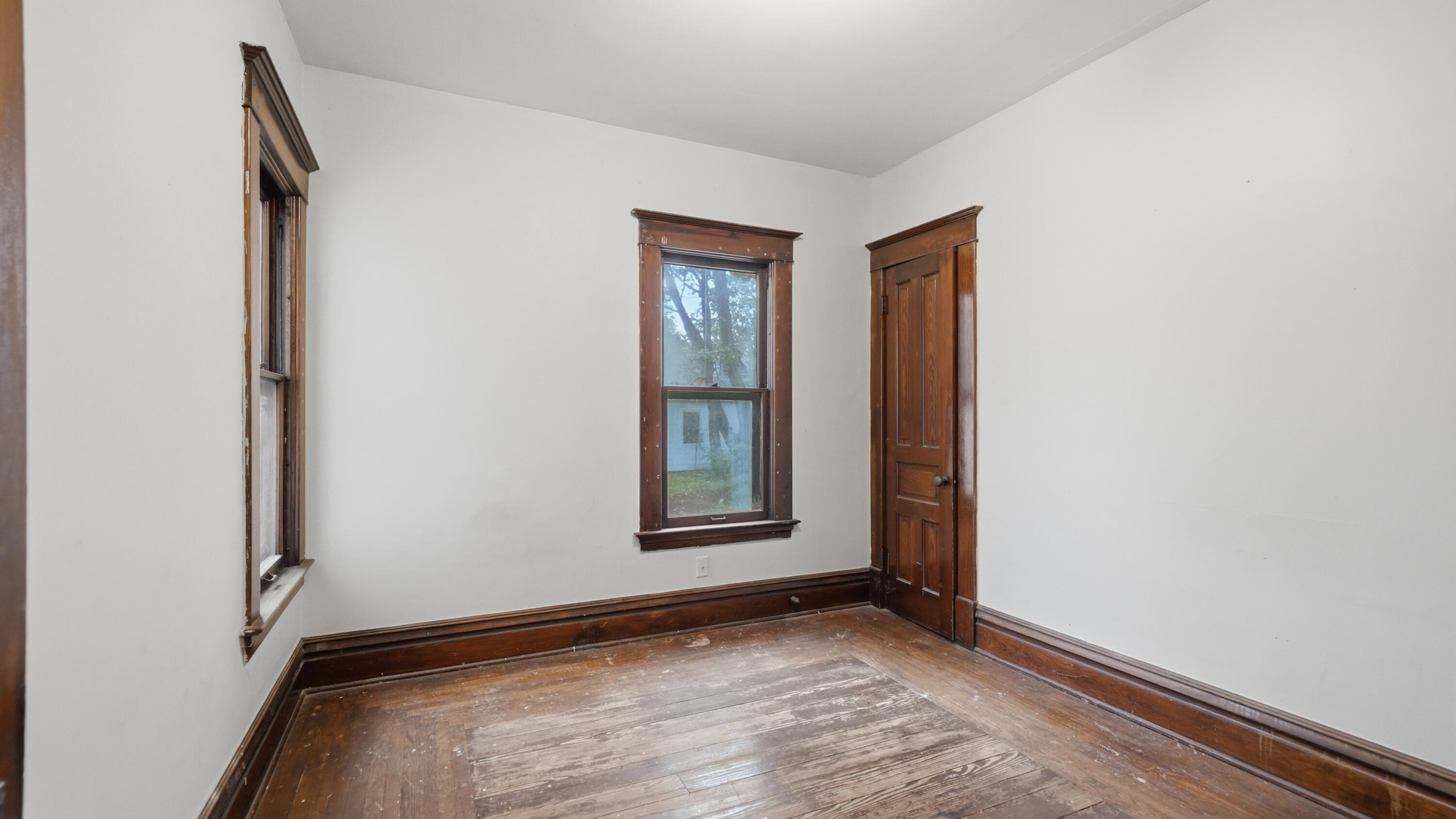 712 W Walnut Street Property Photo 16