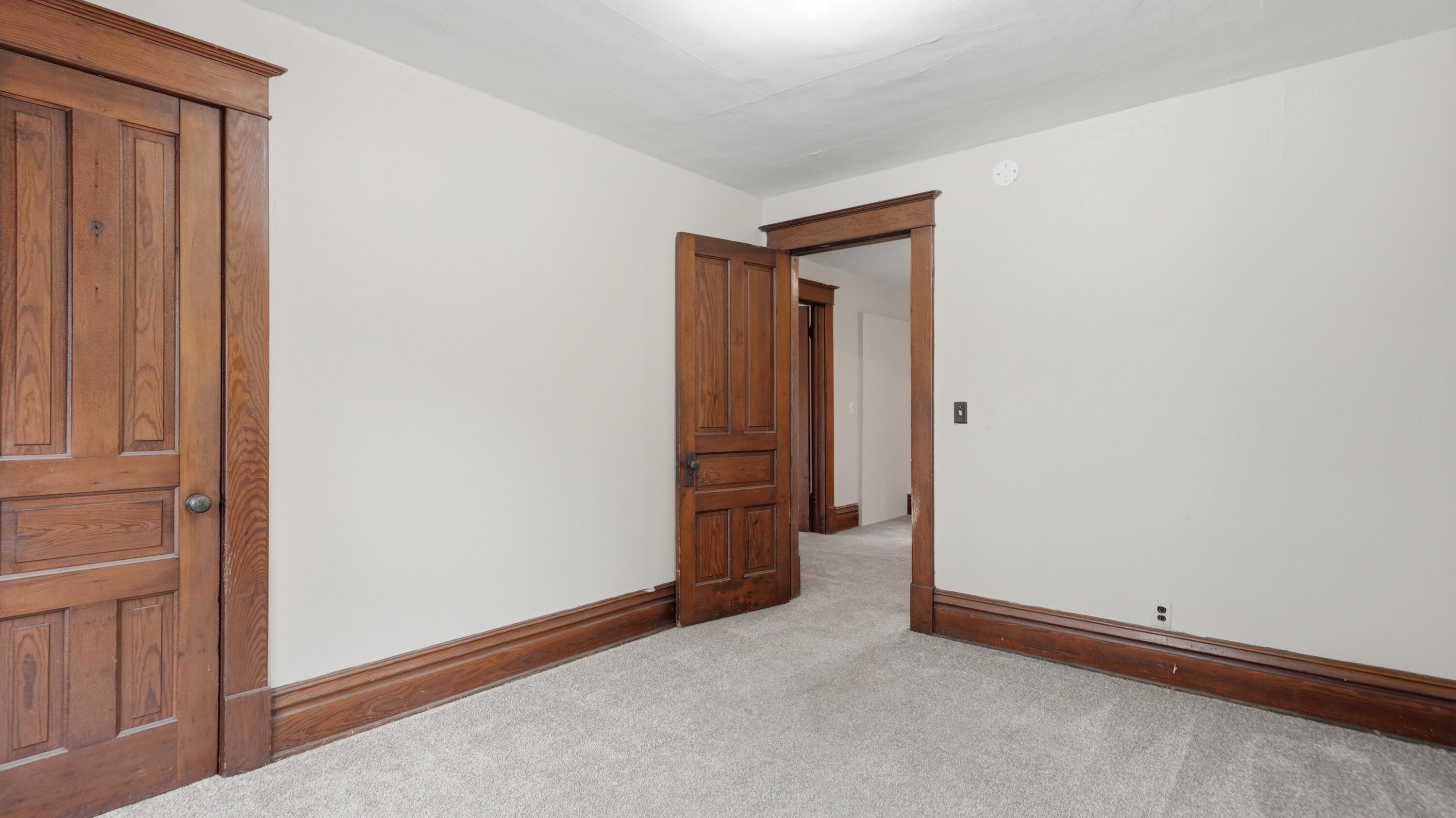 712 W Walnut Street Property Photo 17