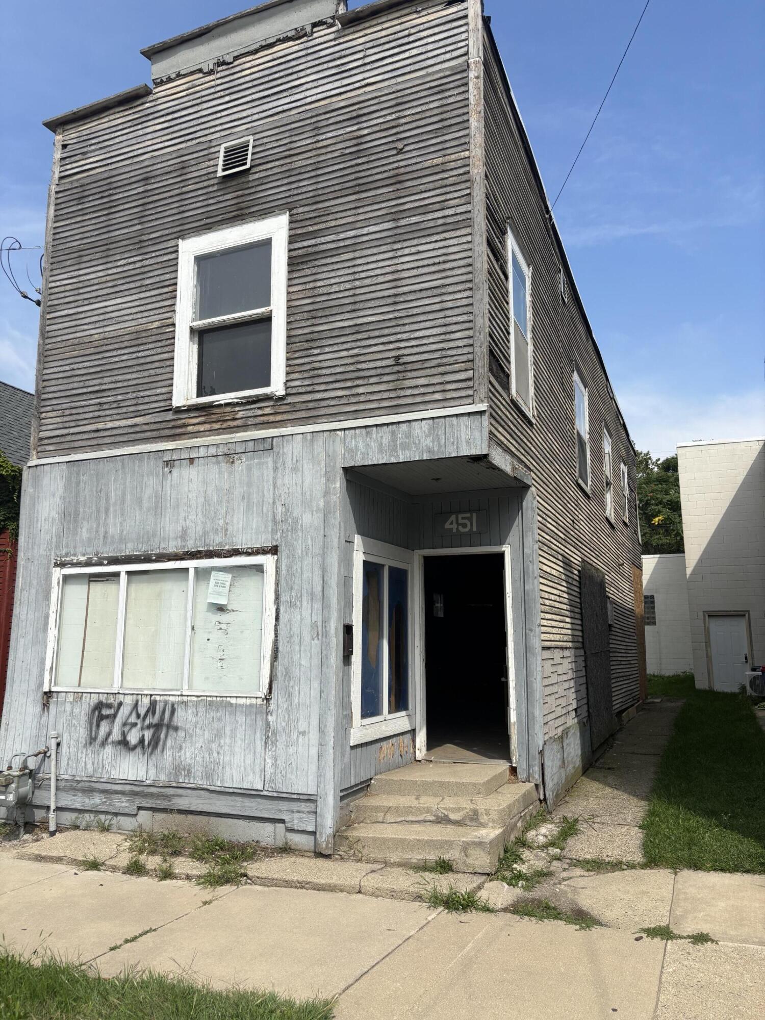 451 Carrier Street Ne Property Photo 1