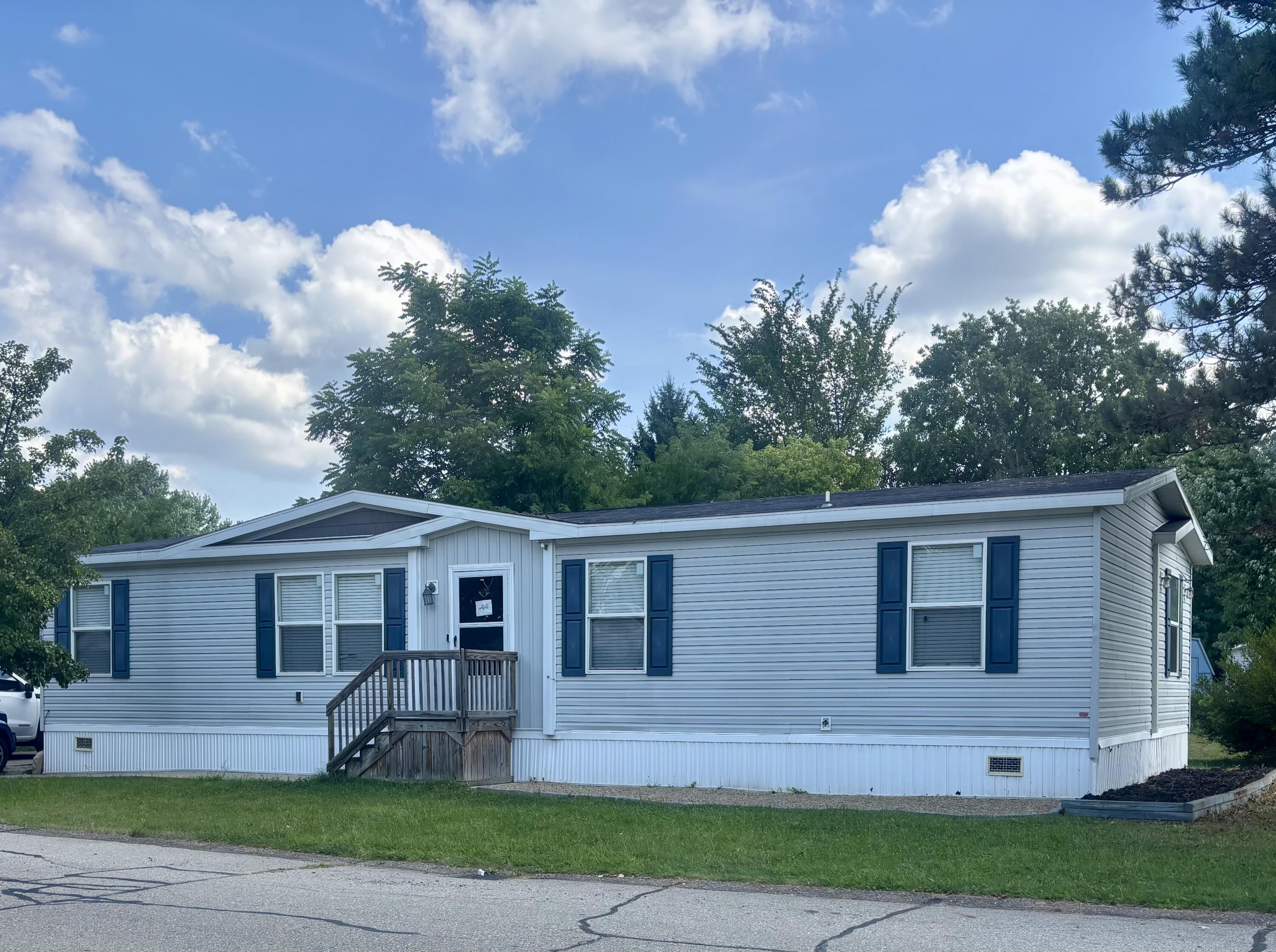7061 W Bickett Boulevard Property Photo 1