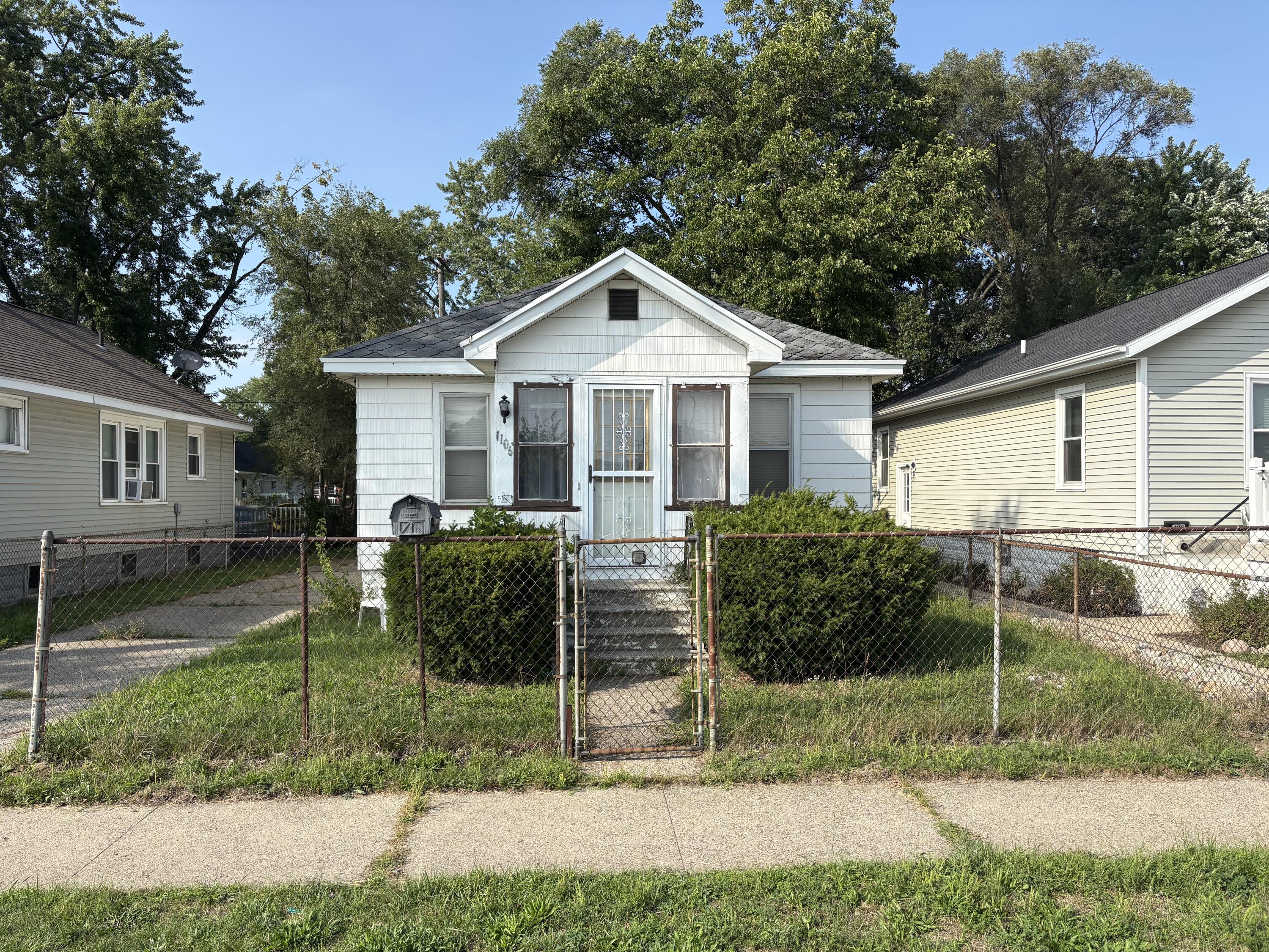 1106 E Laketon Avenue Property Photo 1