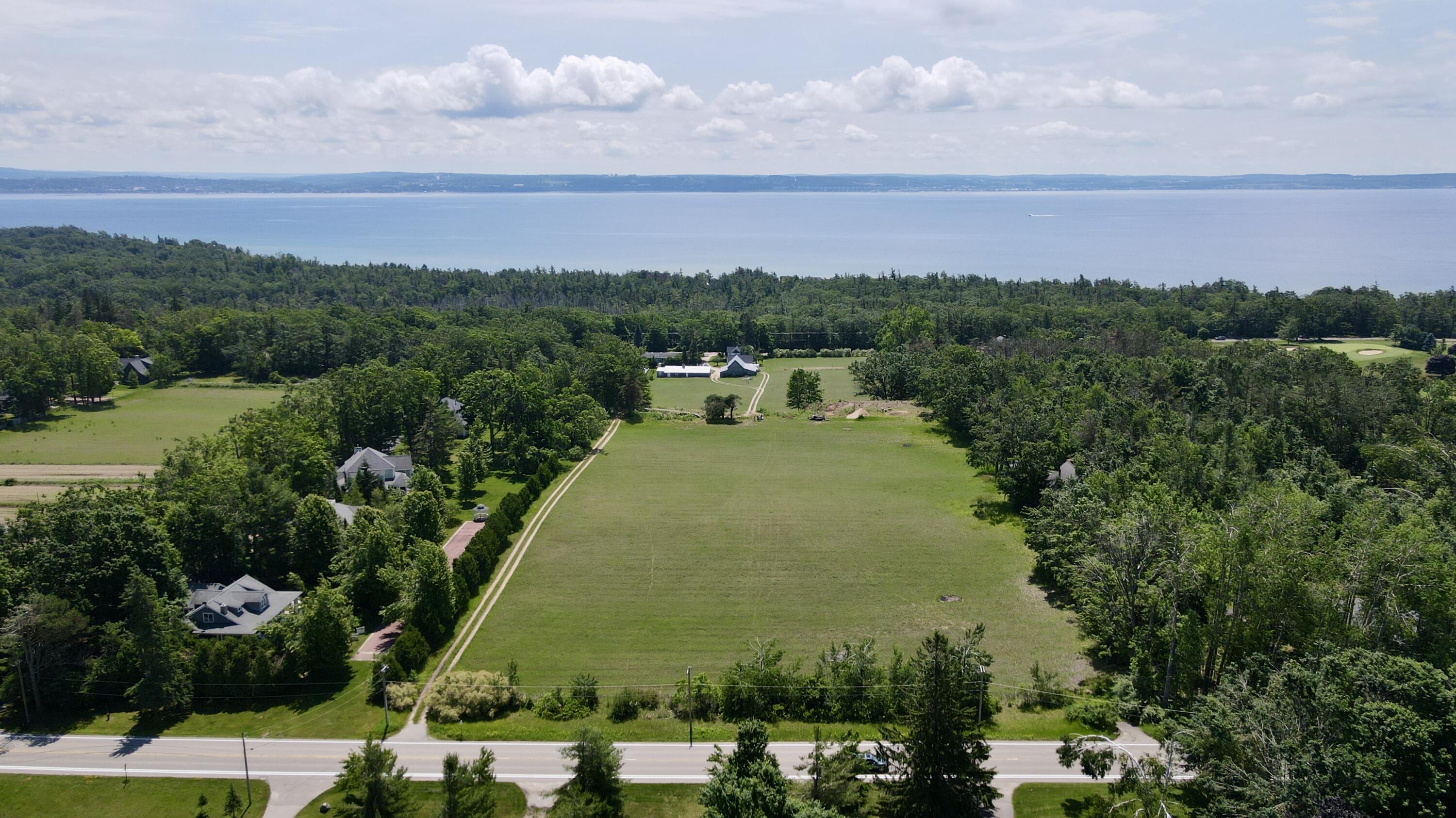 658 W Bluff Drive Property Photo 1