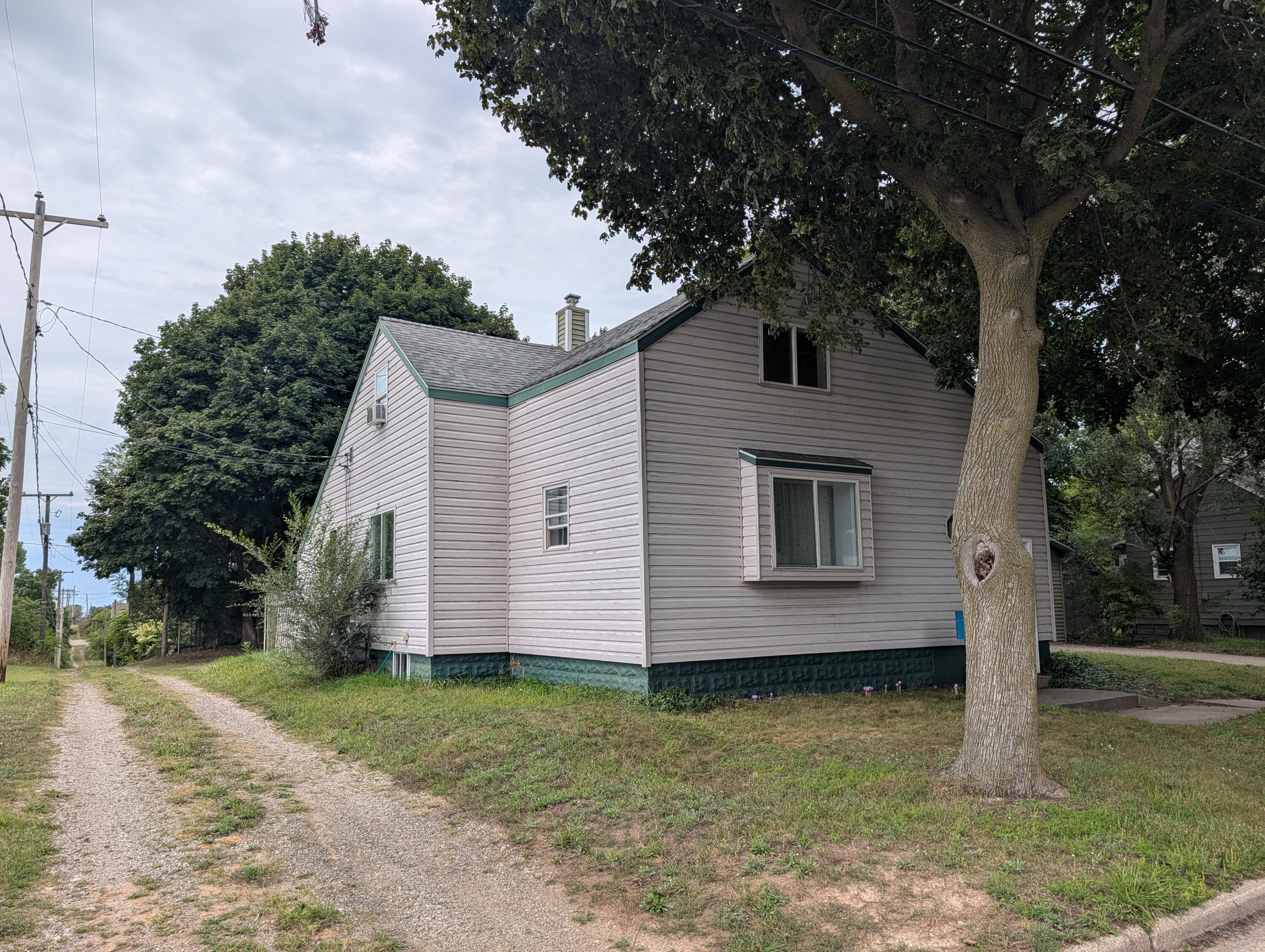 504 Adams Street Property Photo 1