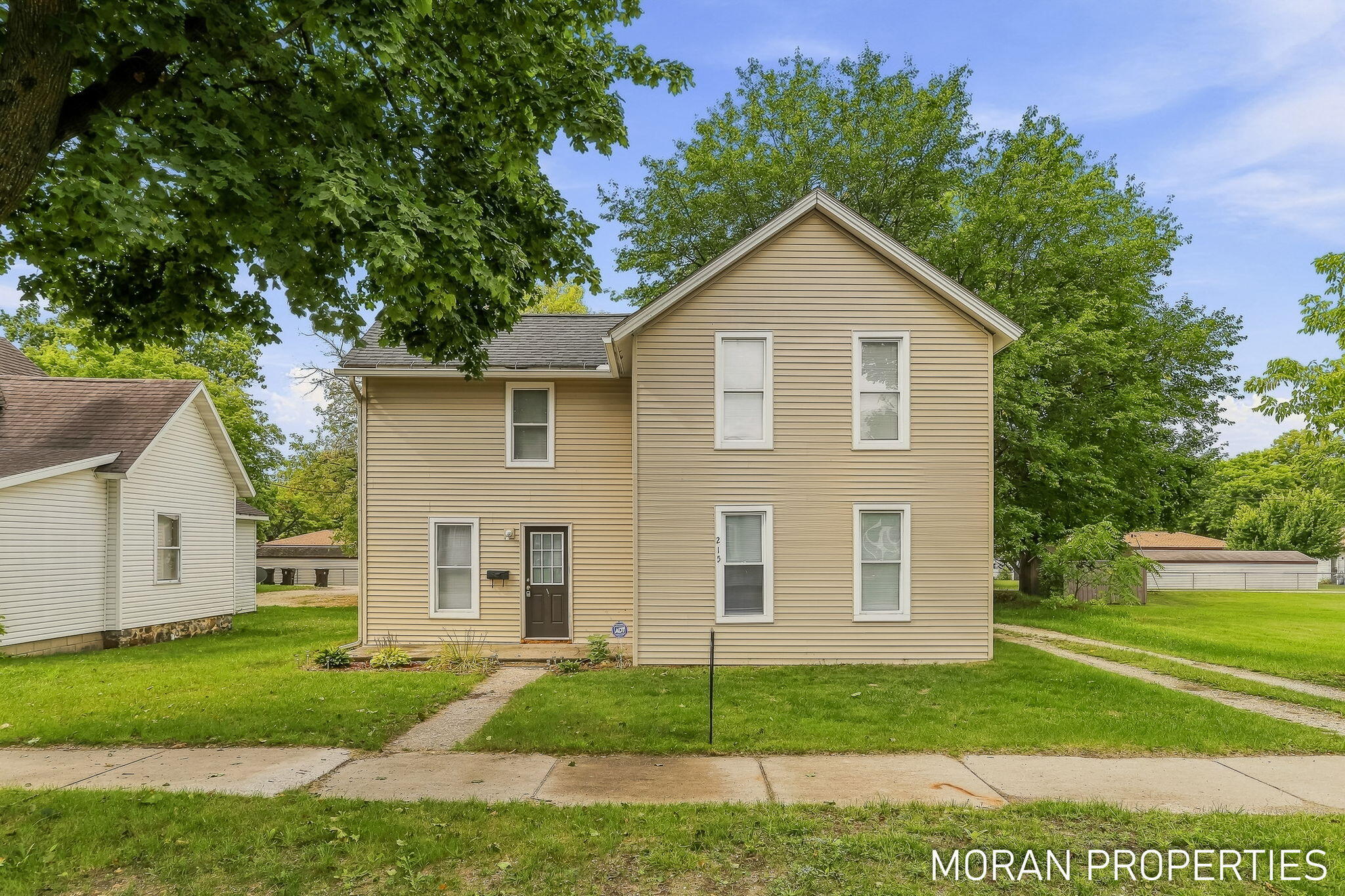 215 2nd Avenue Property Photo 1