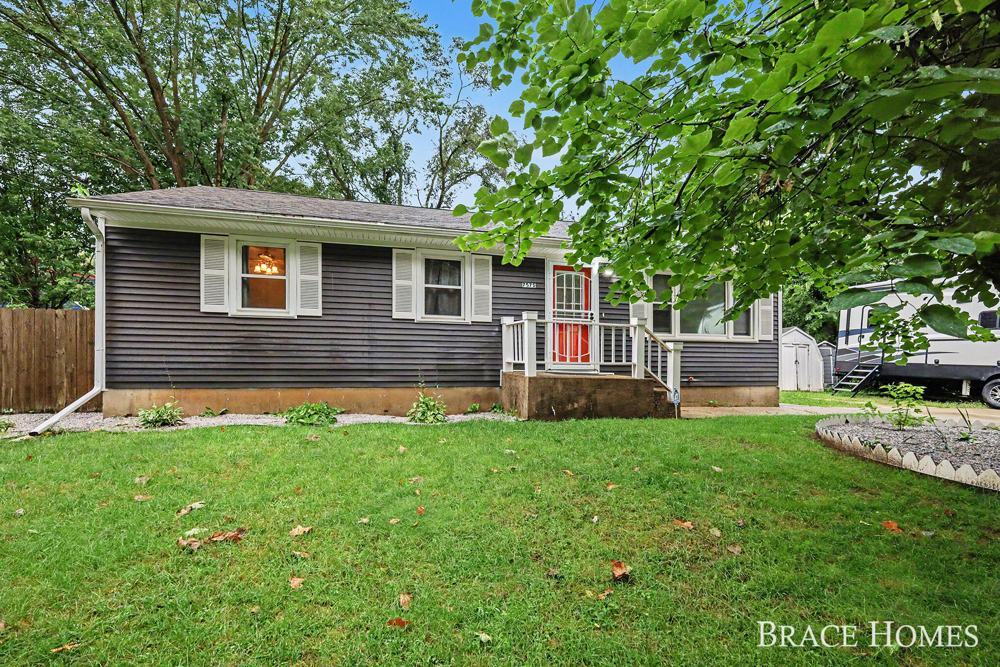 7575 Regal Avenue Se Property Photo 1