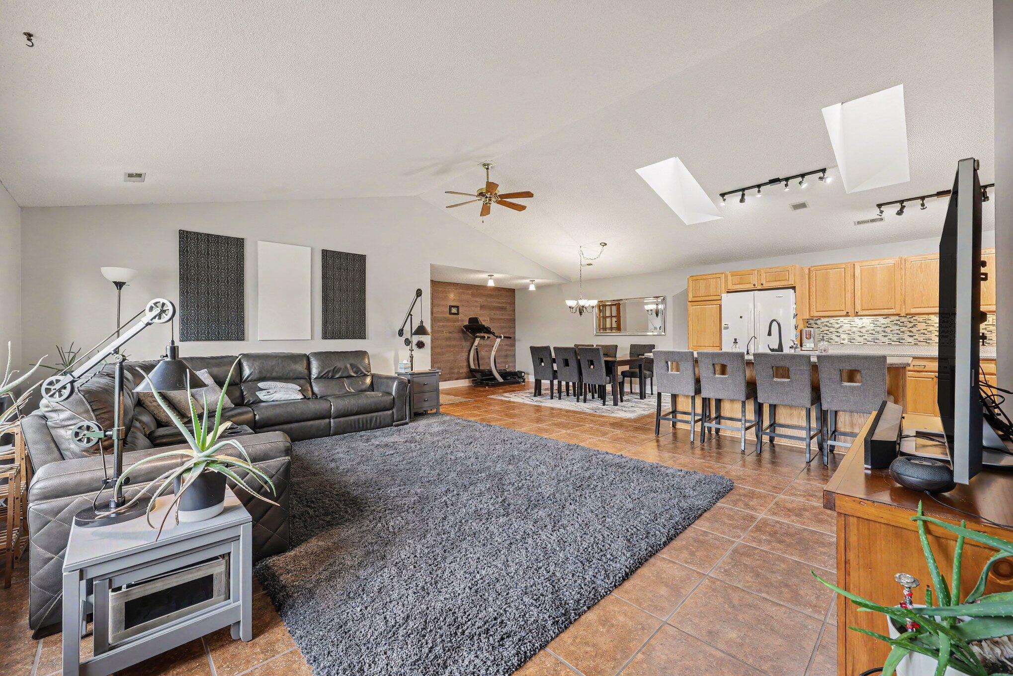 2541 Struthers Road Property Photo 4