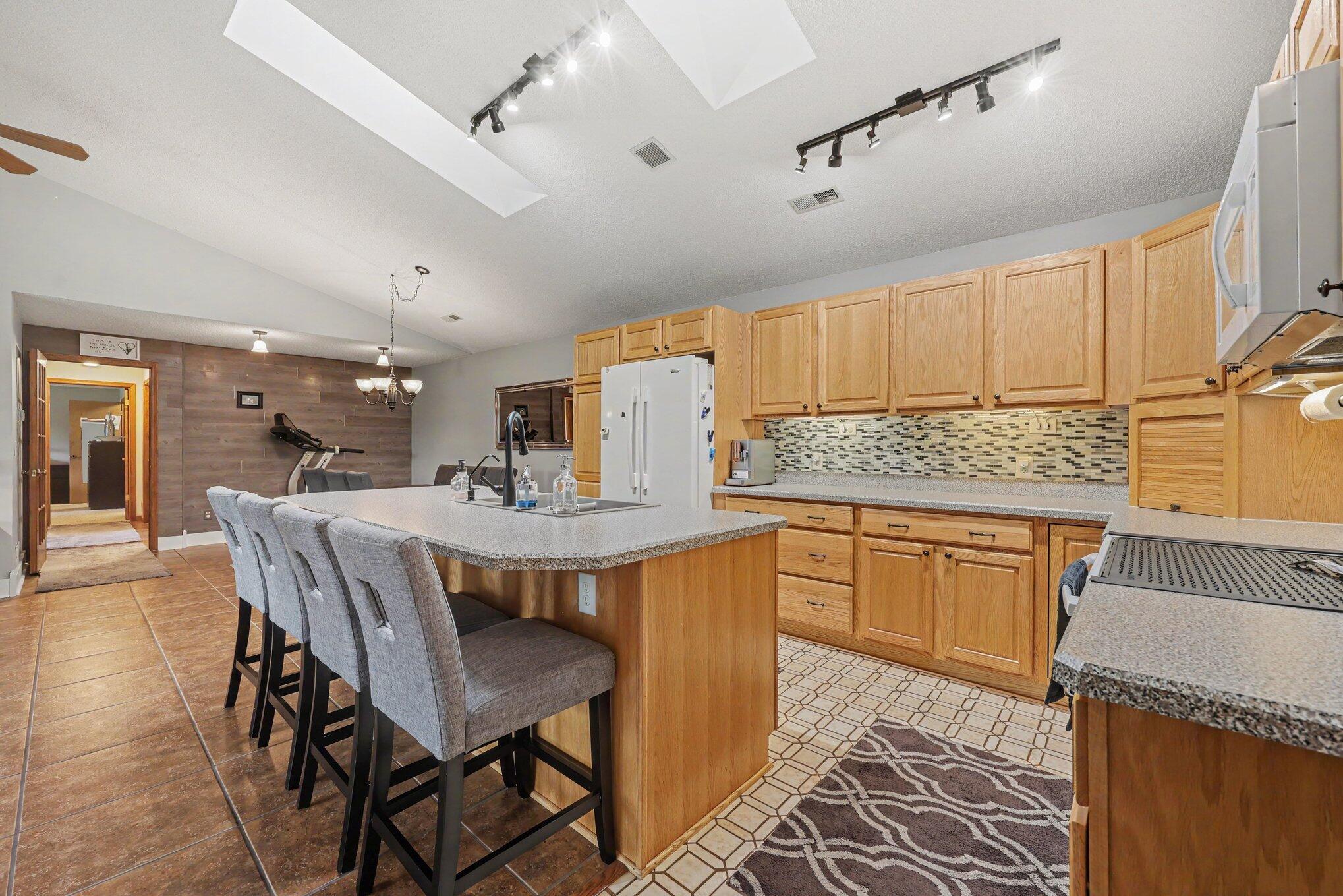 2541 Struthers Road Property Photo 6