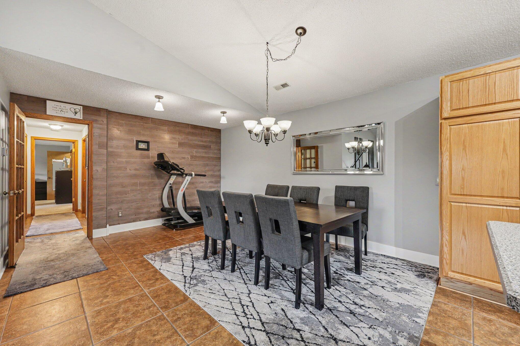 2541 Struthers Road Property Photo 8
