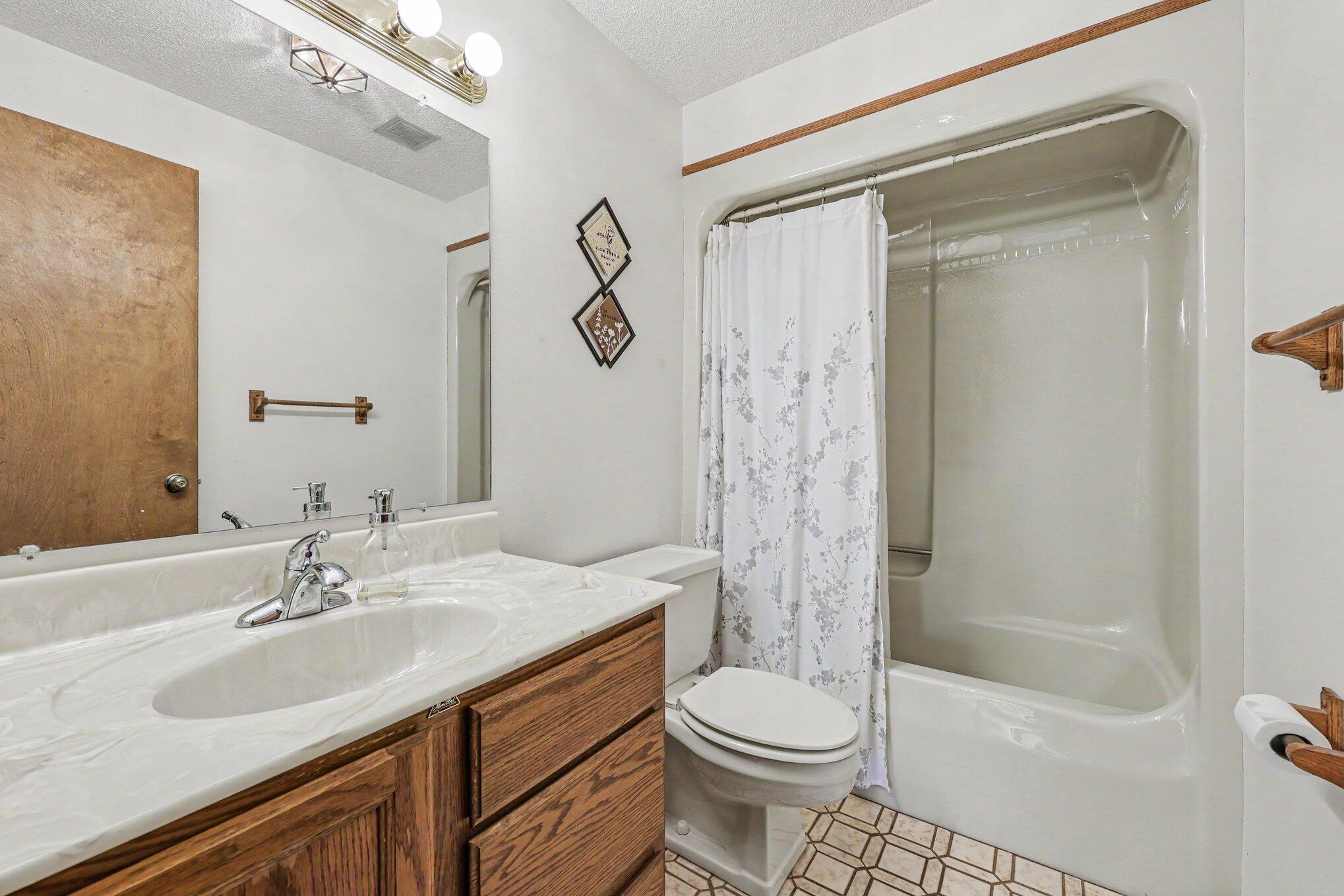 2541 Struthers Road Property Photo 12