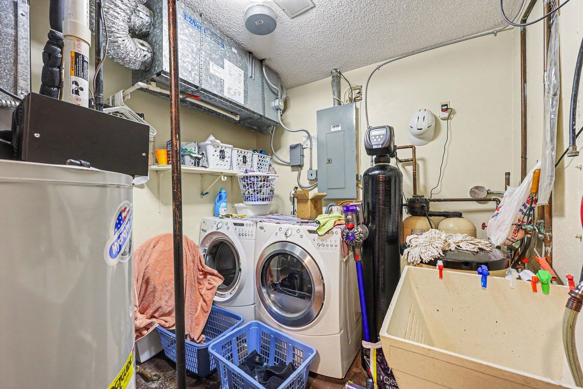 2541 Struthers Road Property Photo 16