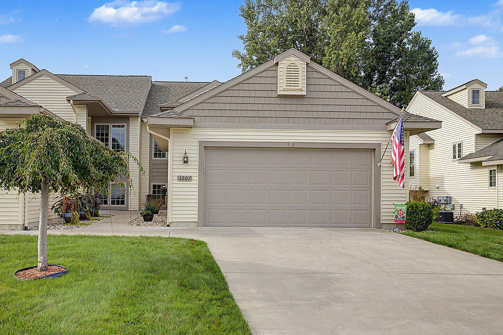 1207 S Timberview Drive Property Photo 1