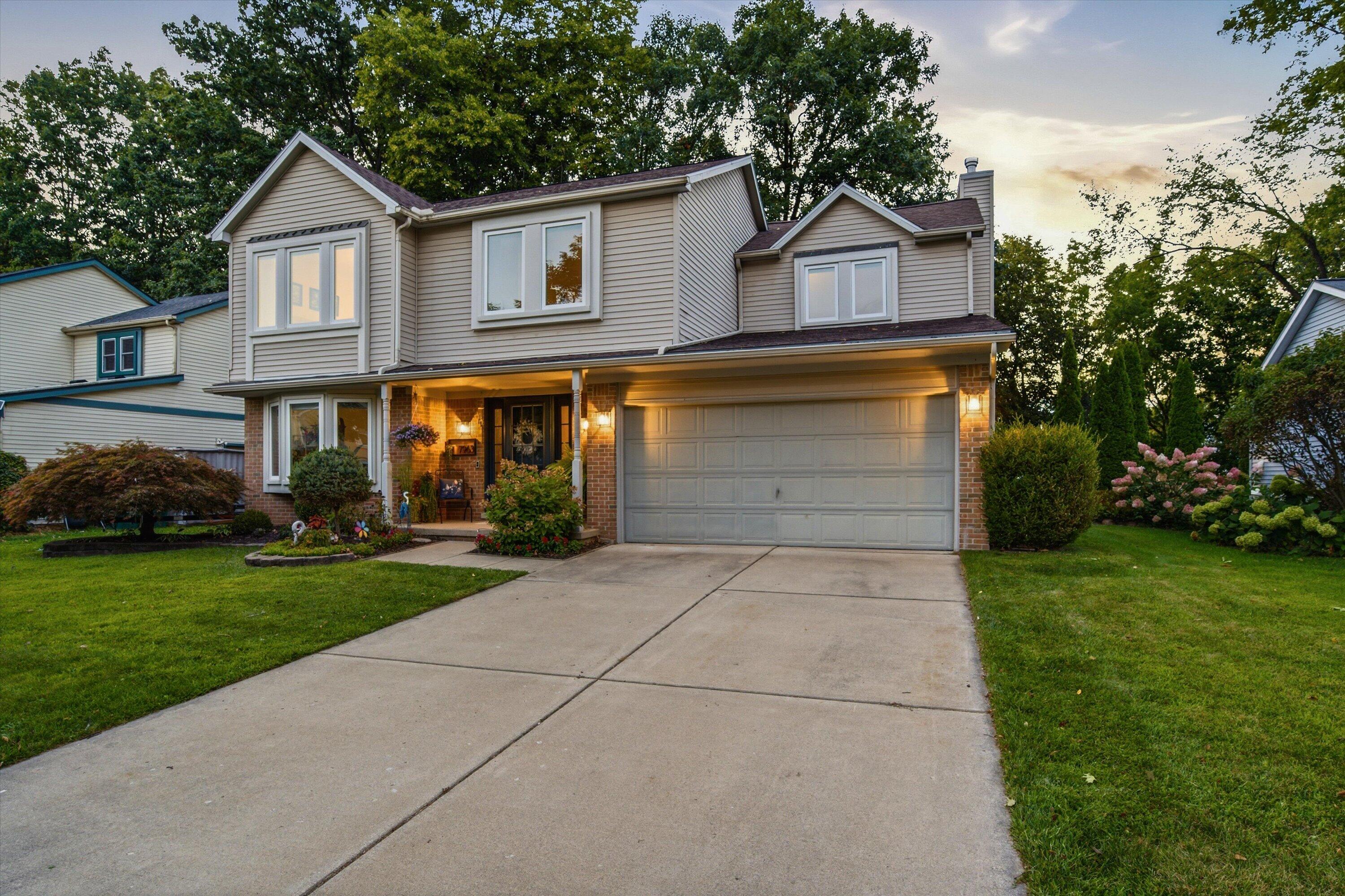 7963 Lake Crest Drive Property Photo 1