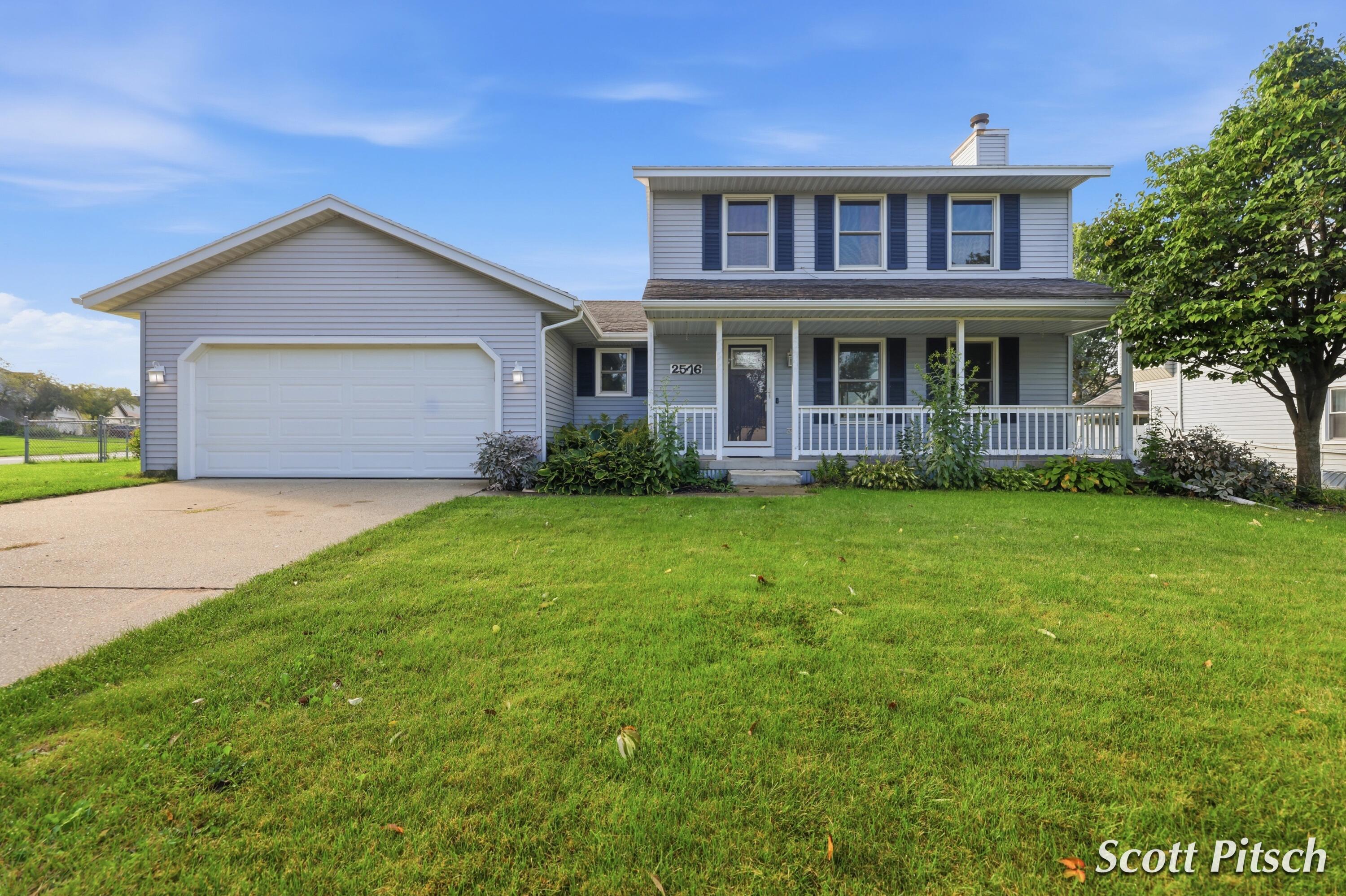 2576 Mapleview Street Se Property Photo 1