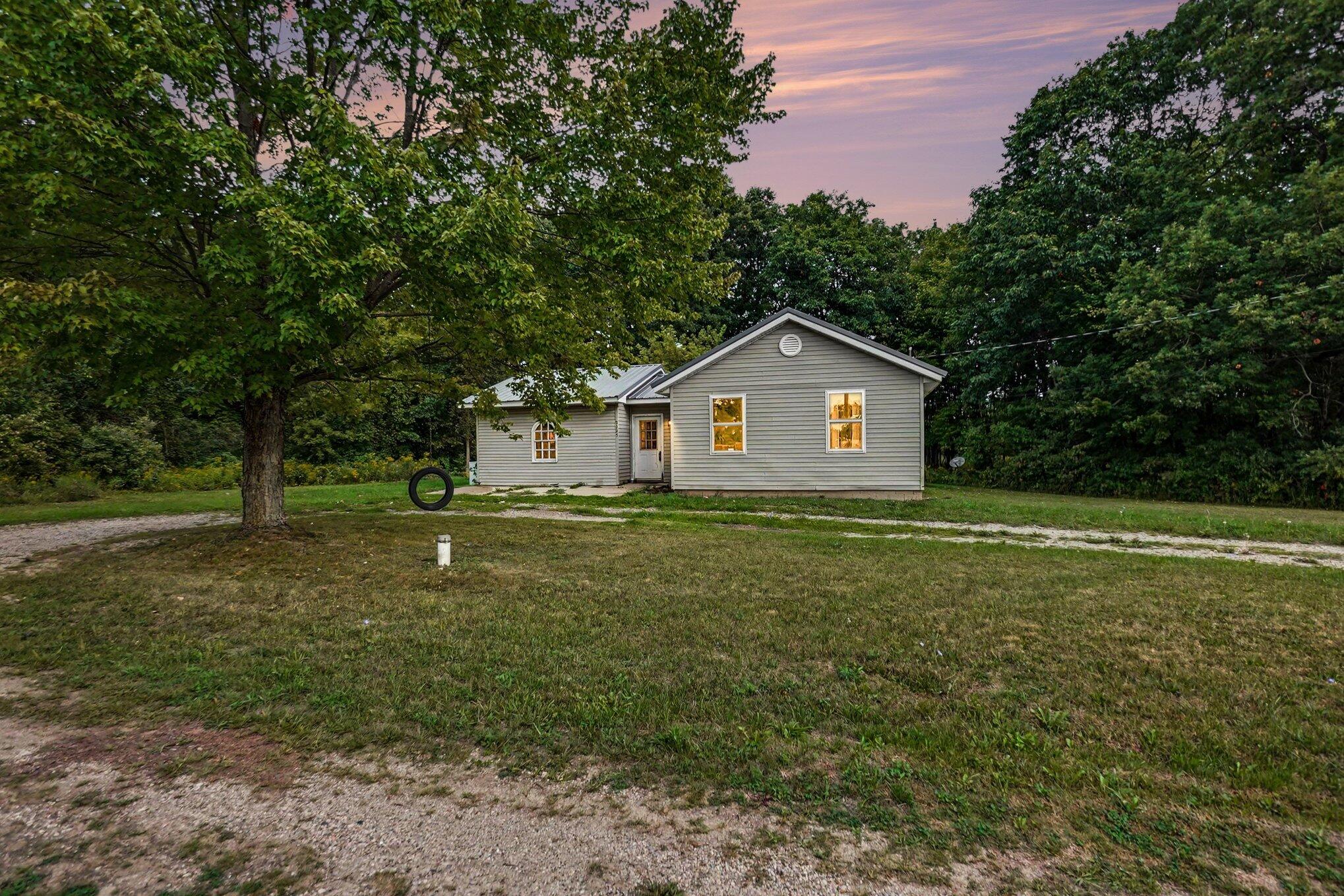 2225 S Wisner Avenue Property Photo 1