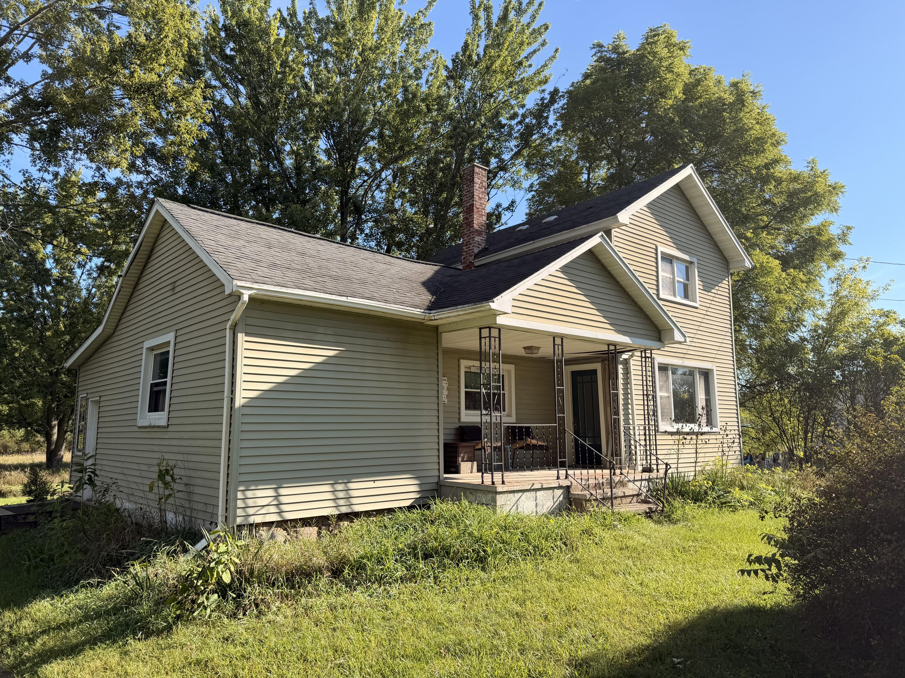 908 Napoleon Road Property Photo 1