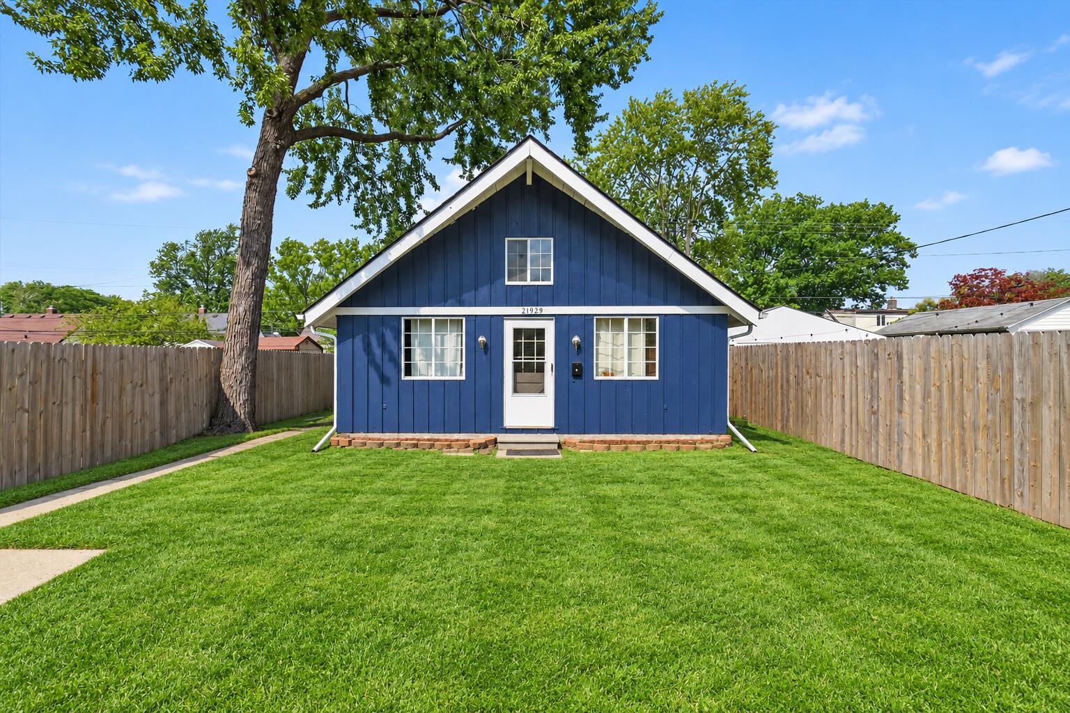 21929 Rosedale Street Property Photo 1