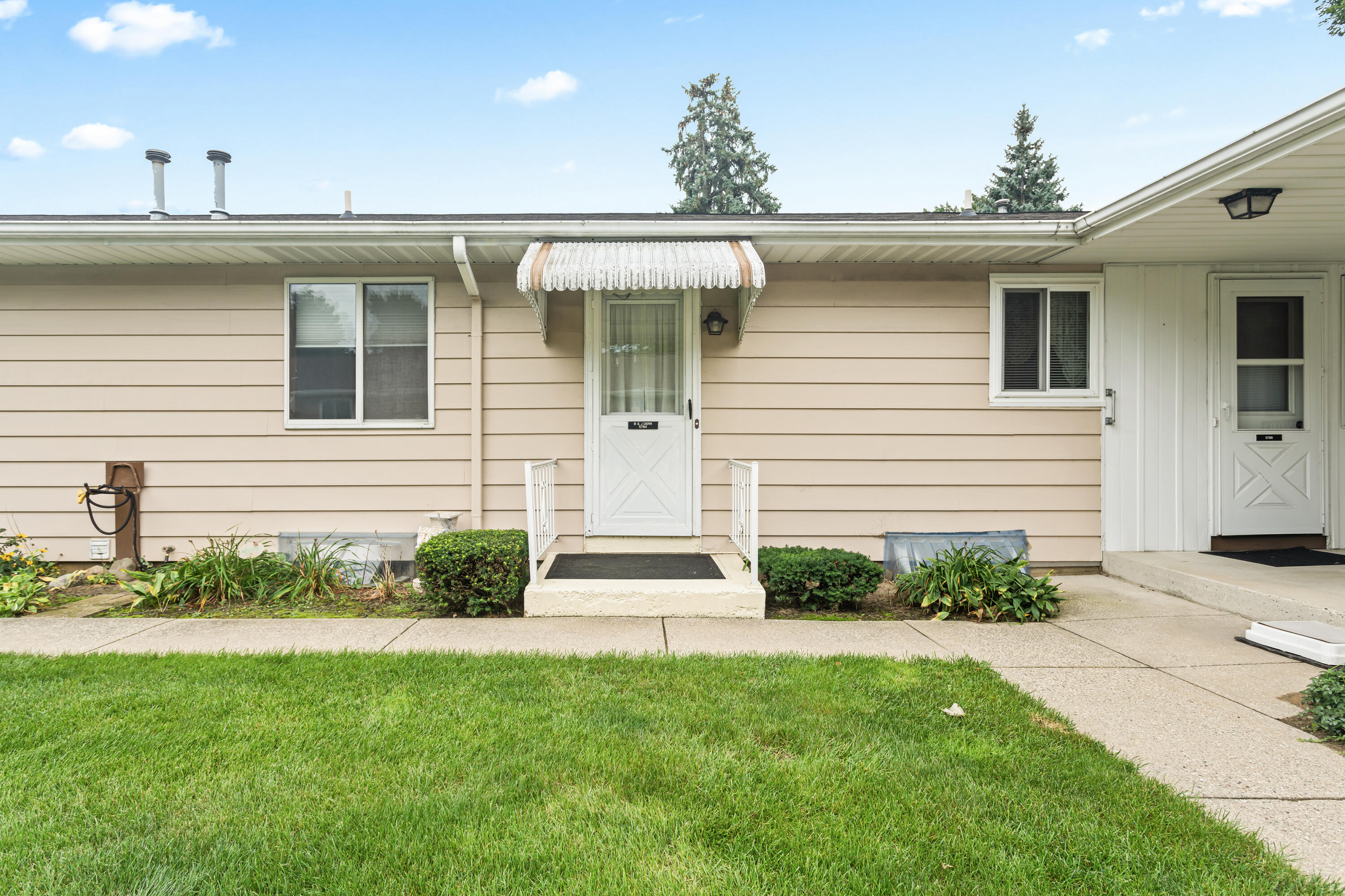 5784 Leisure South Drive Se Property Photo 1