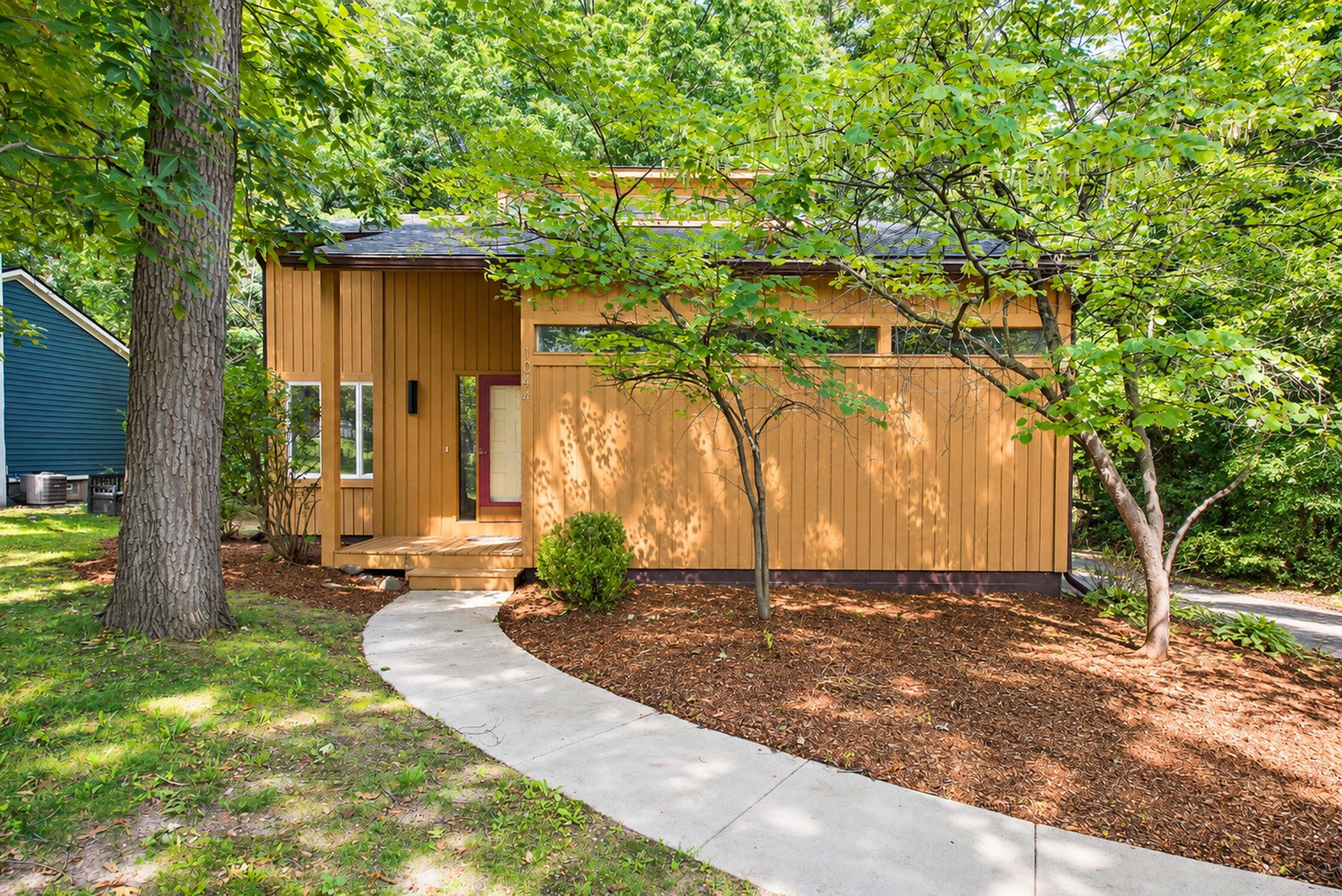 1044 Sunset Road Property Photo 1