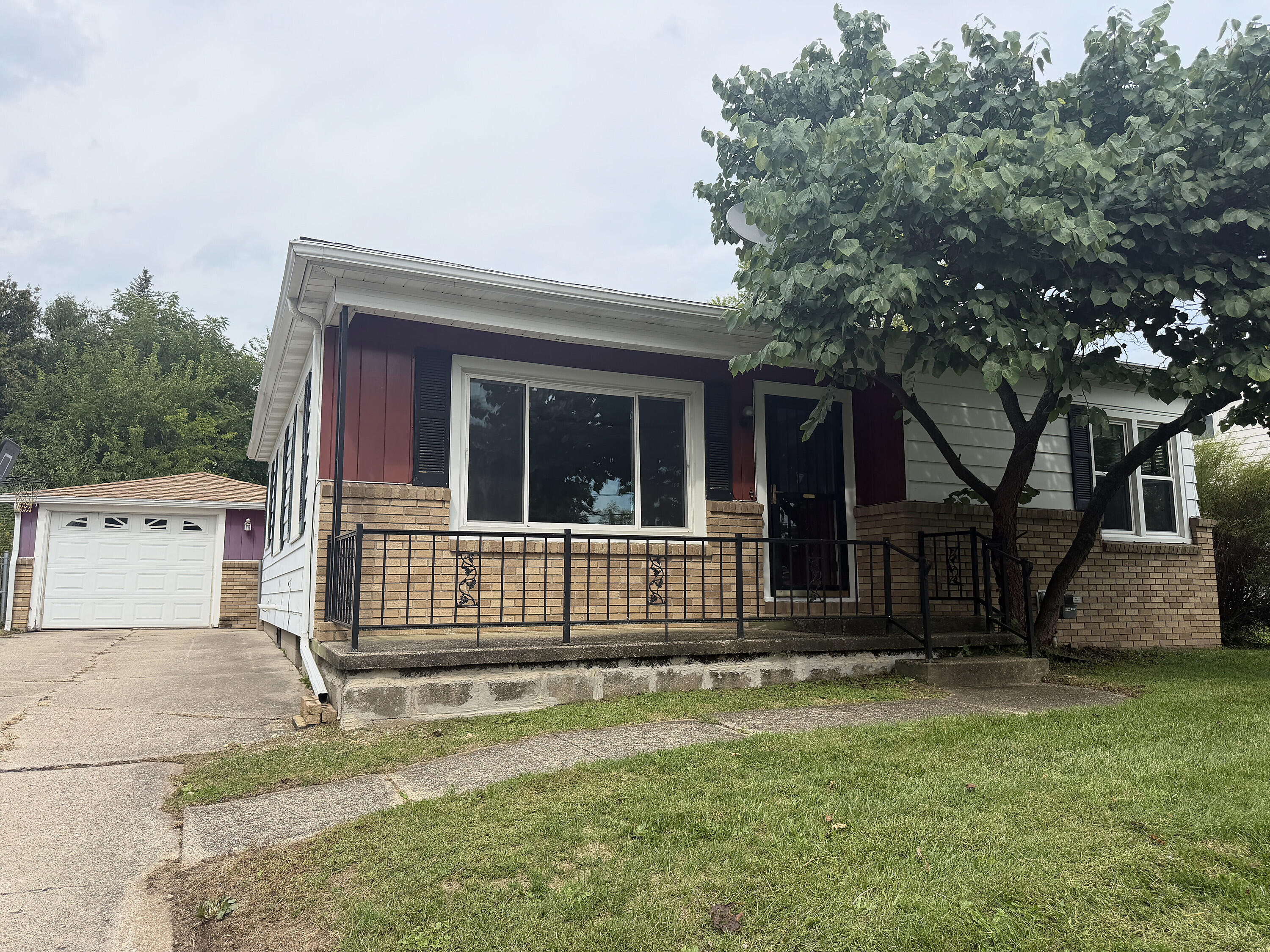 319 E Grant Street Property Photo 1