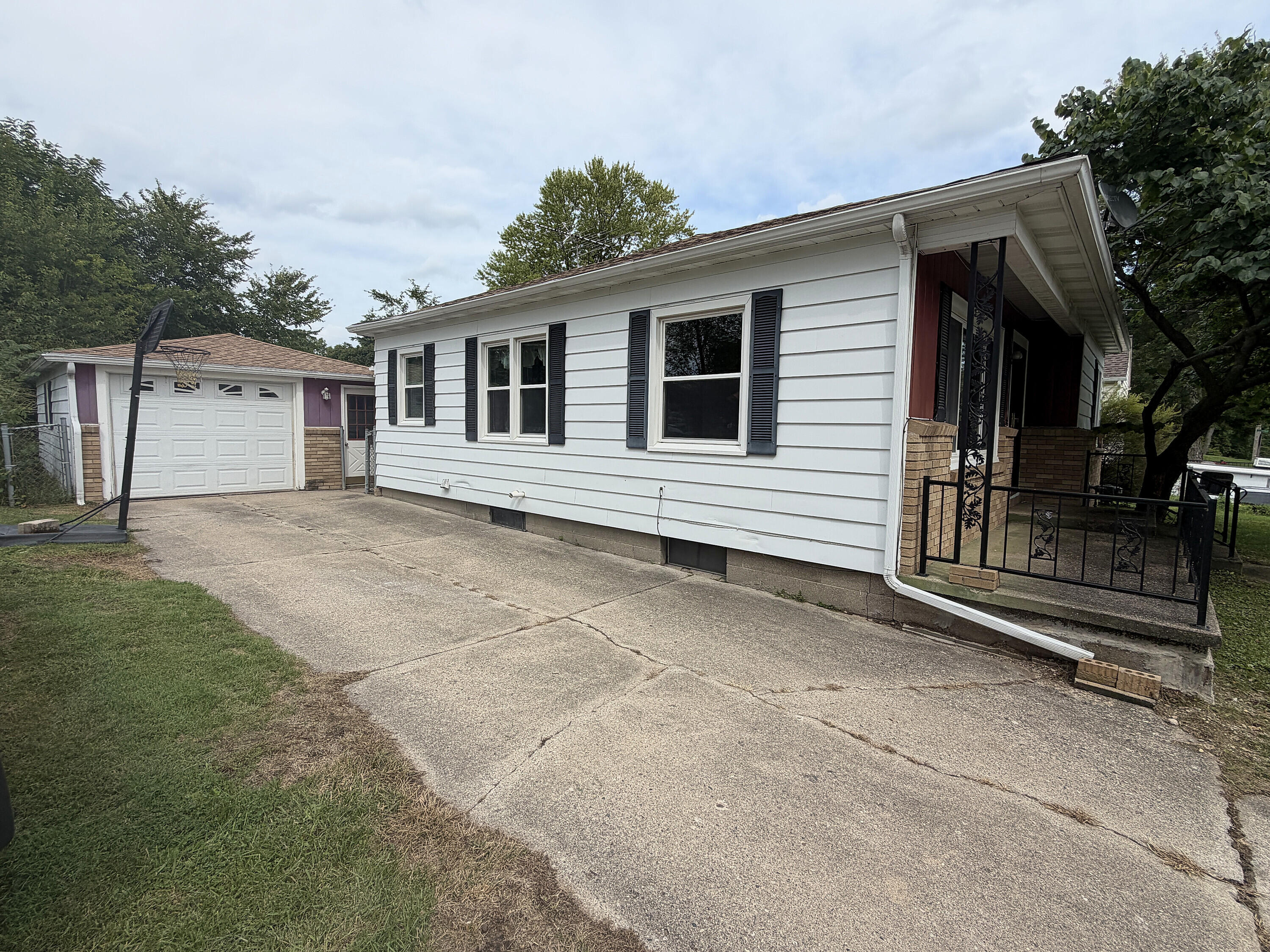 319 E Grant Street Property Photo 2