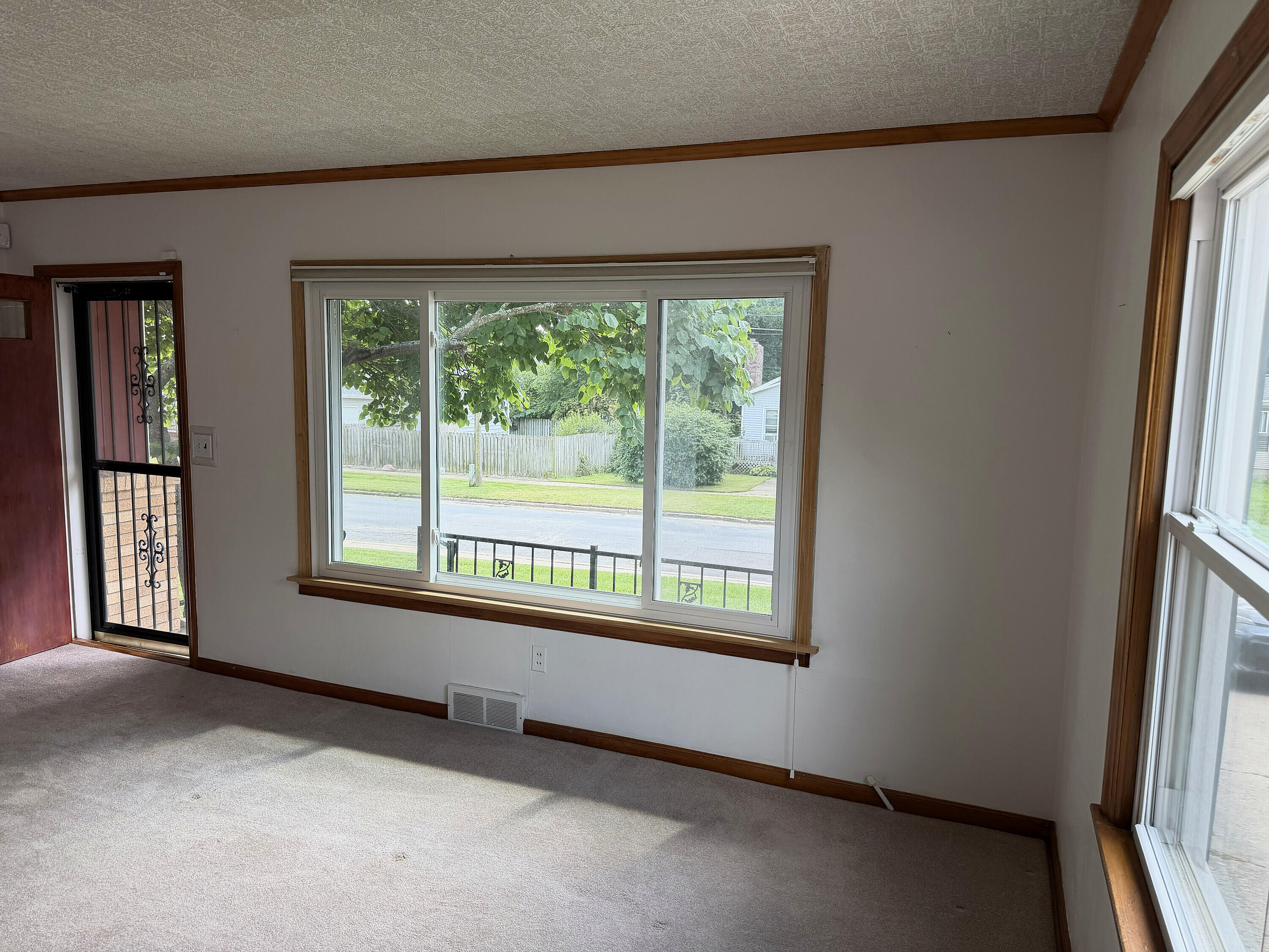 319 E Grant Street Property Photo 9