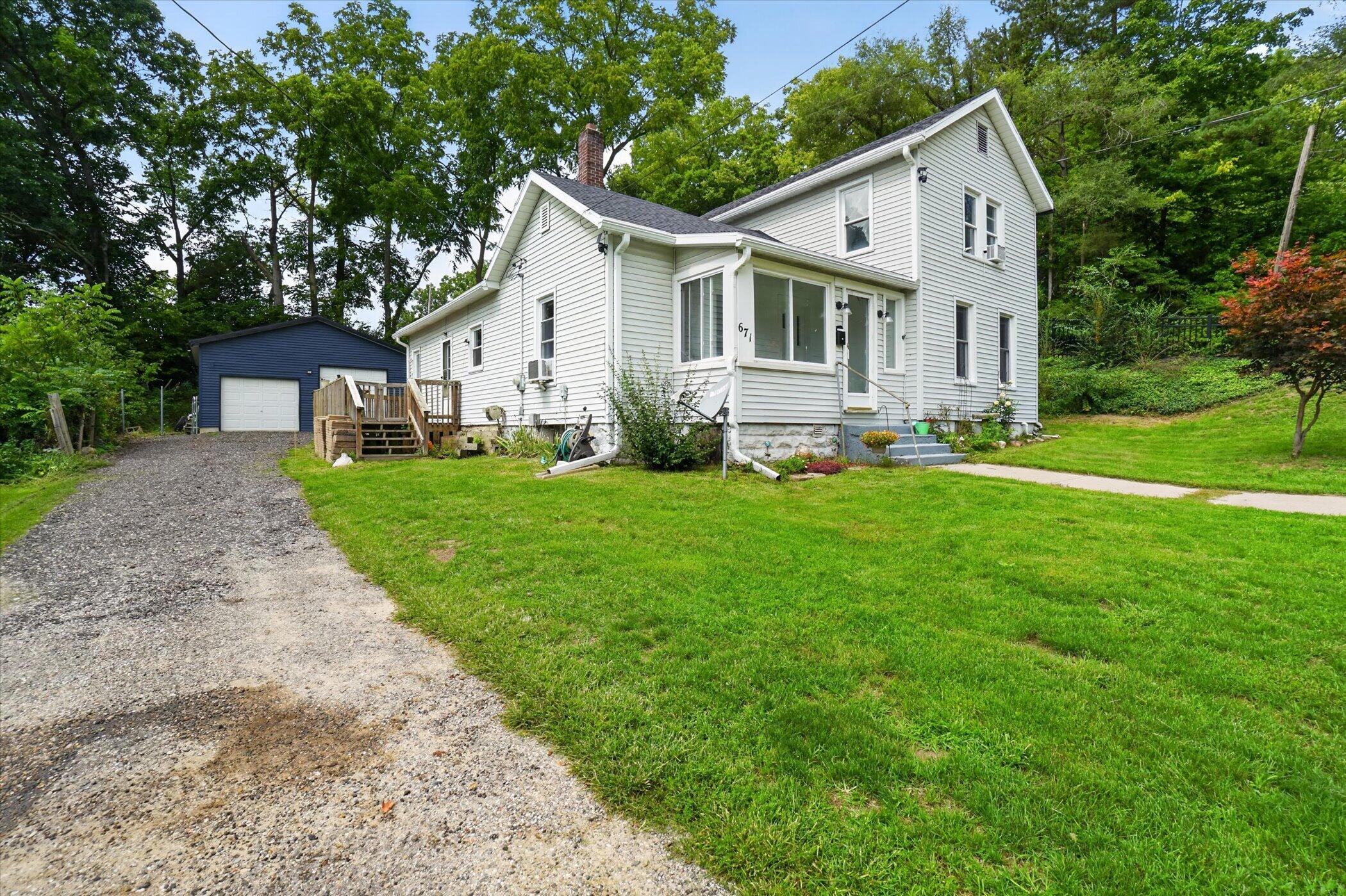 671 N Jackson Street Property Photo 2