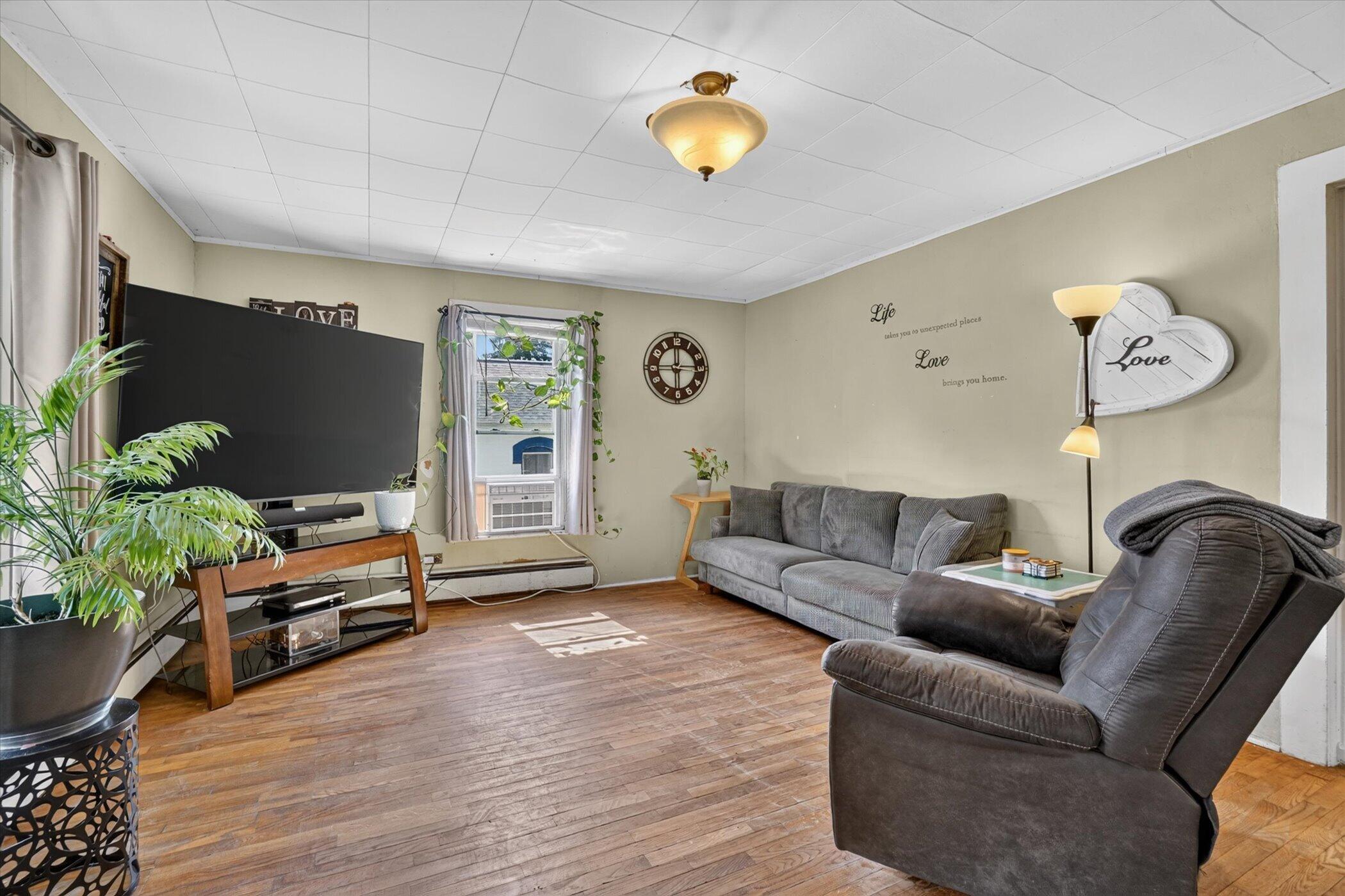 671 N Jackson Street Property Photo 8