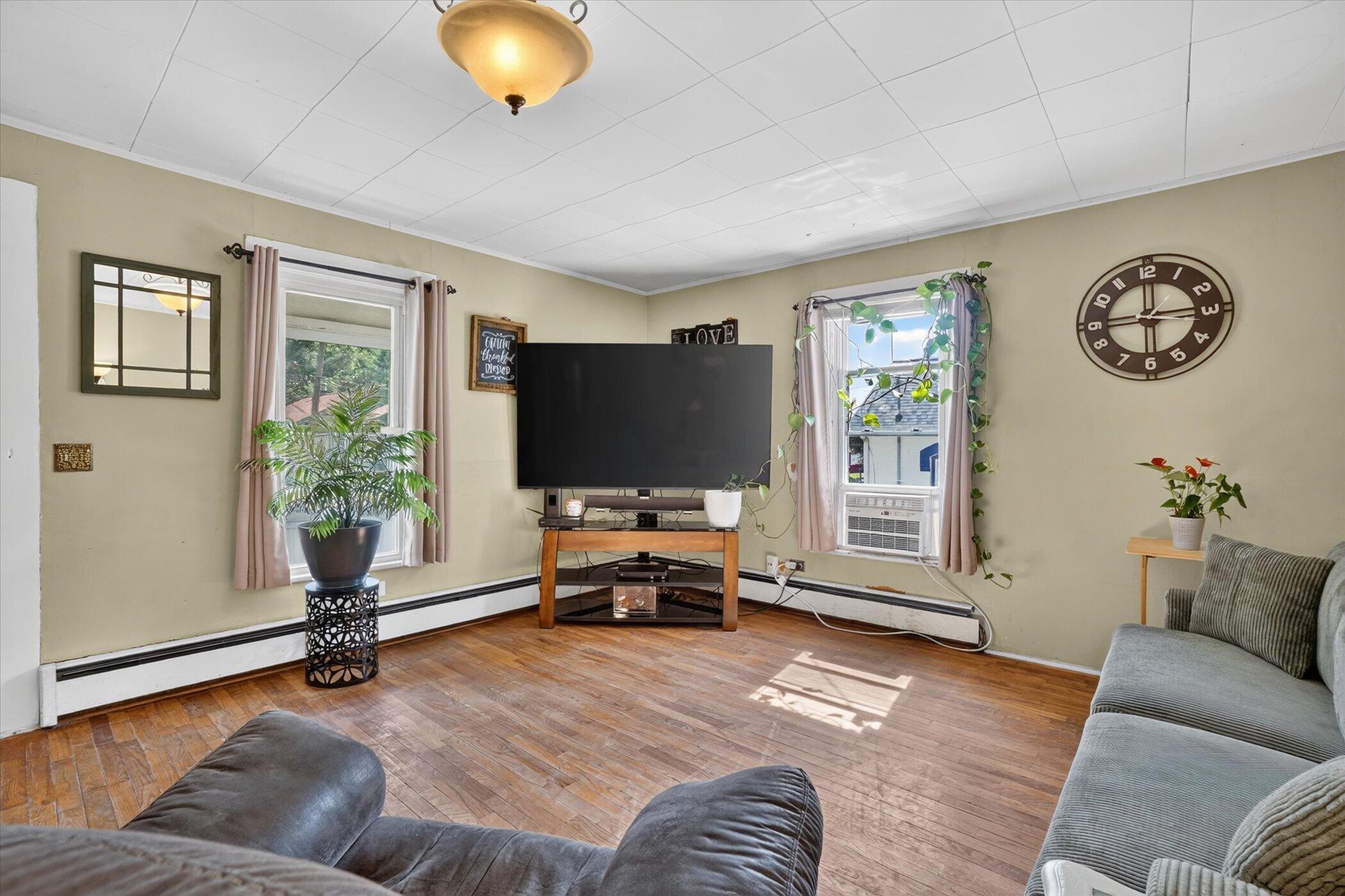 671 N Jackson Street Property Photo 9