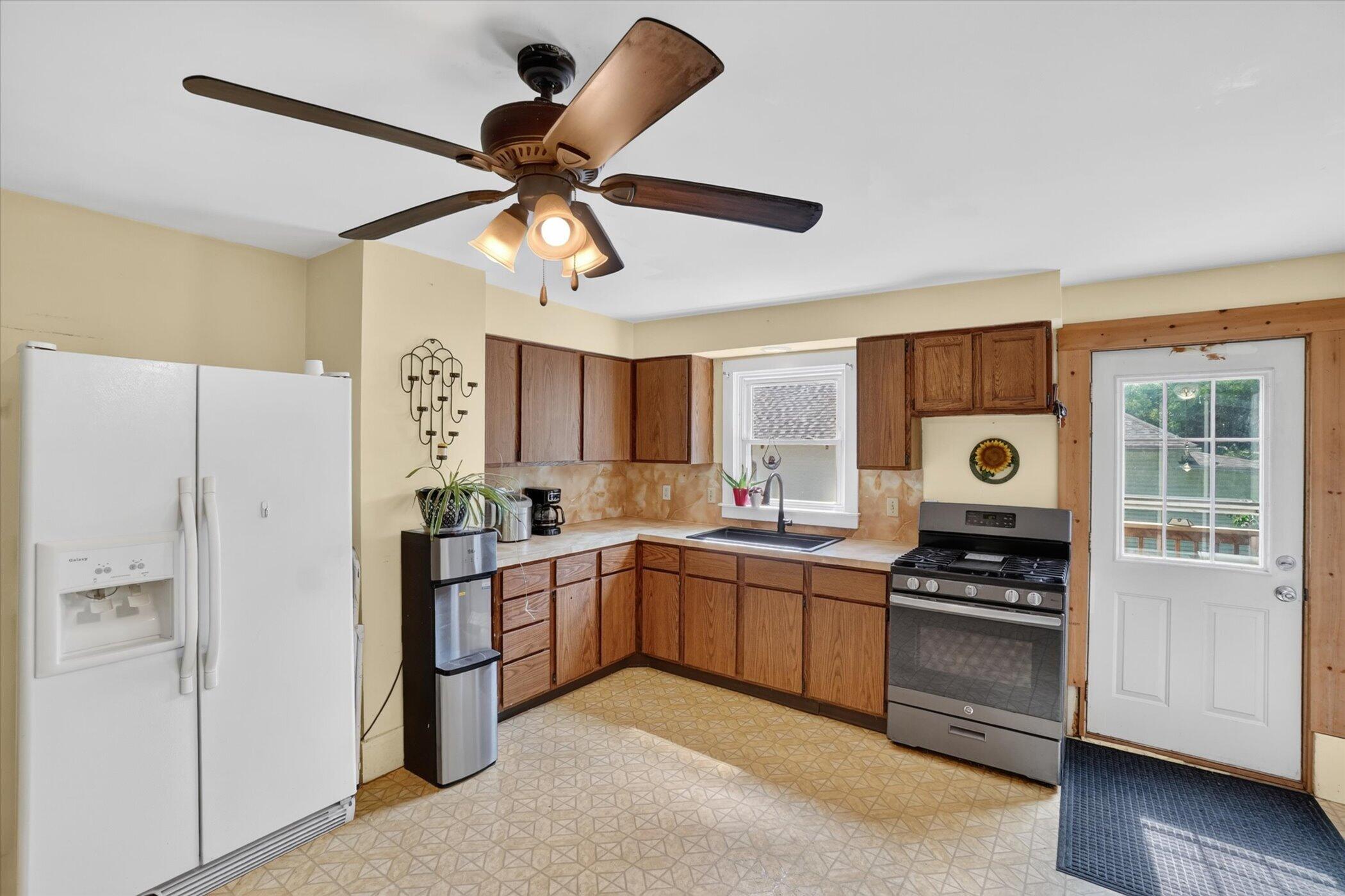 671 N Jackson Street Property Photo 12