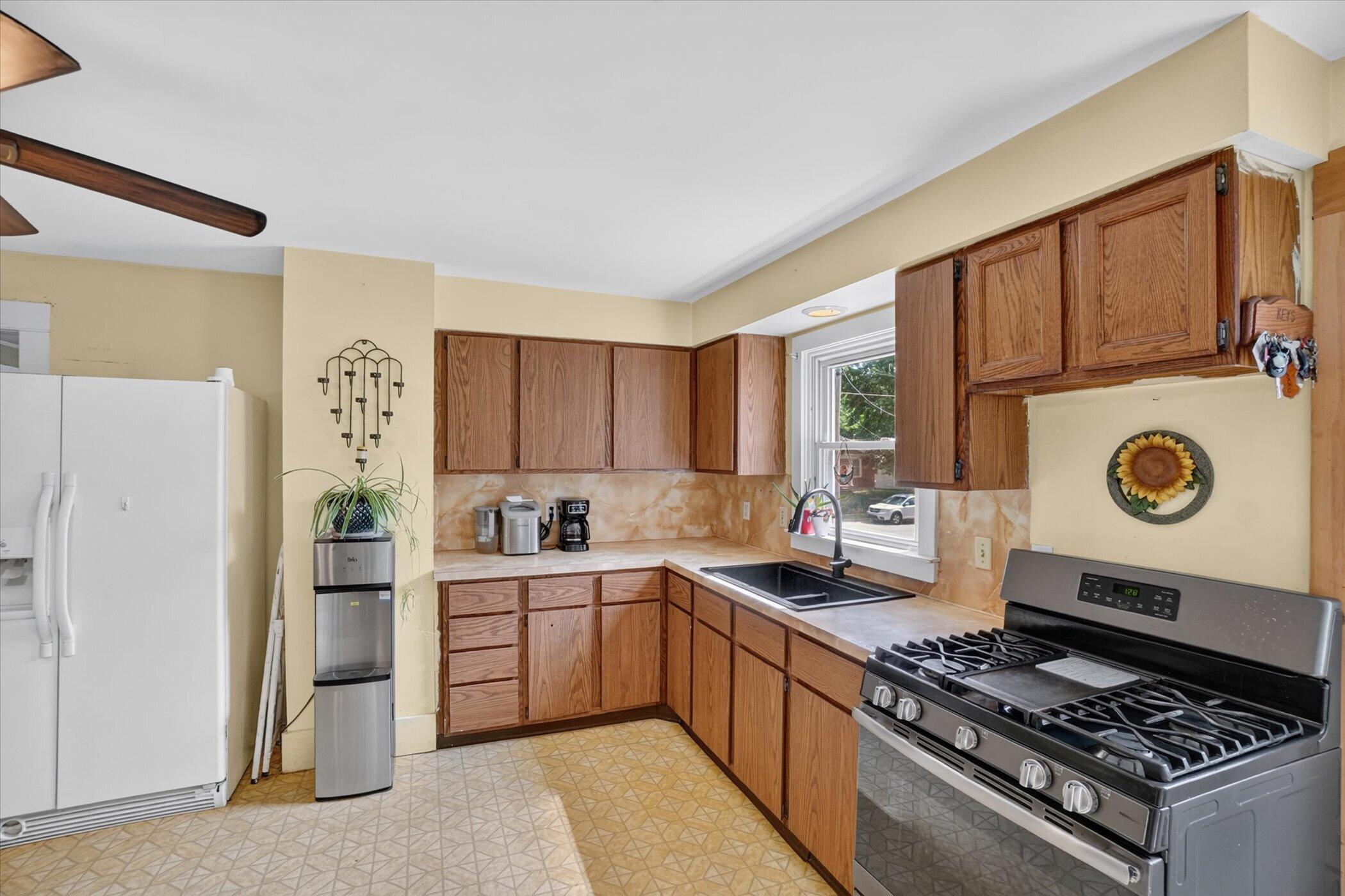 671 N Jackson Street Property Photo 13