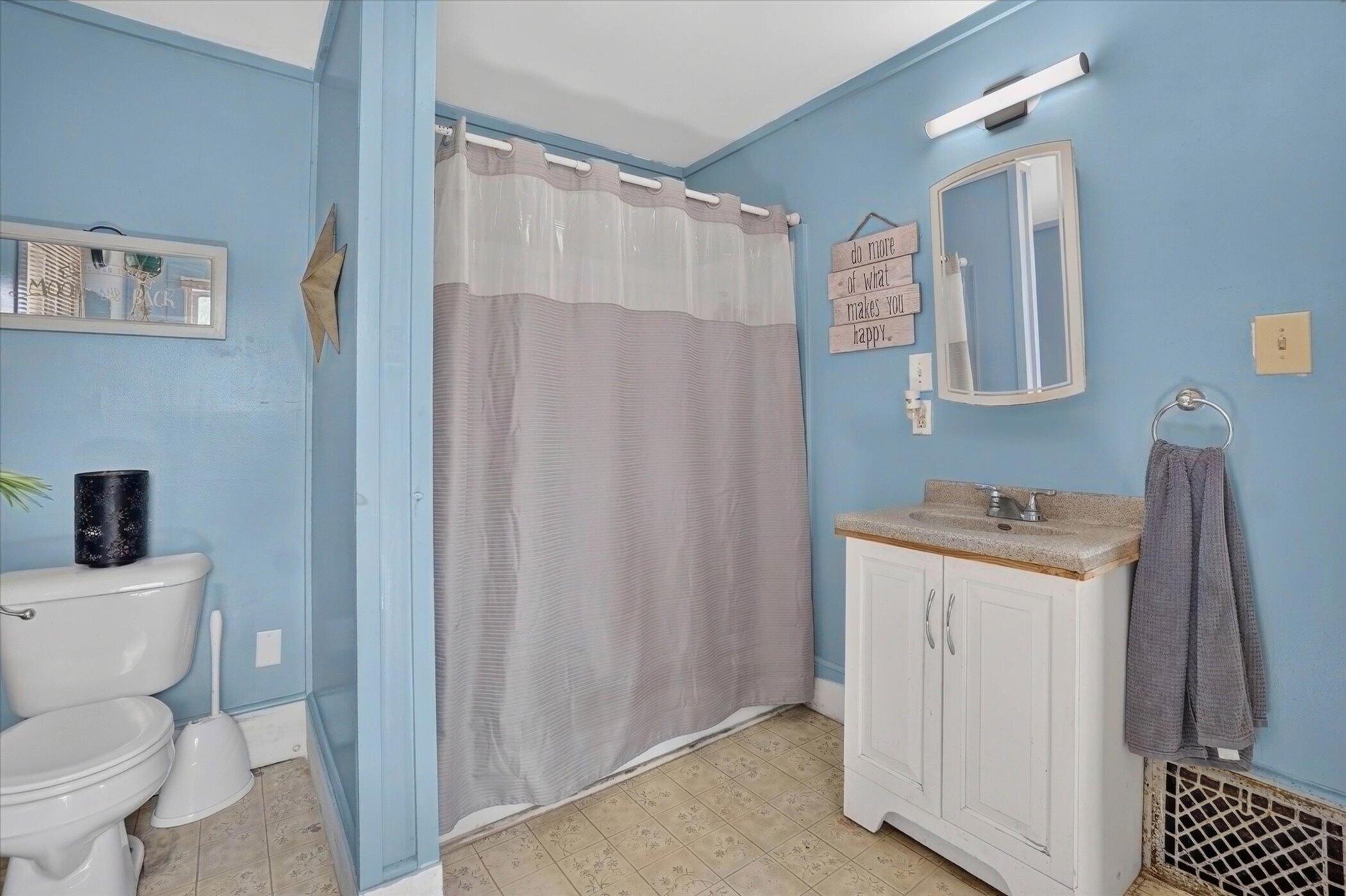 671 N Jackson Street Property Photo 22